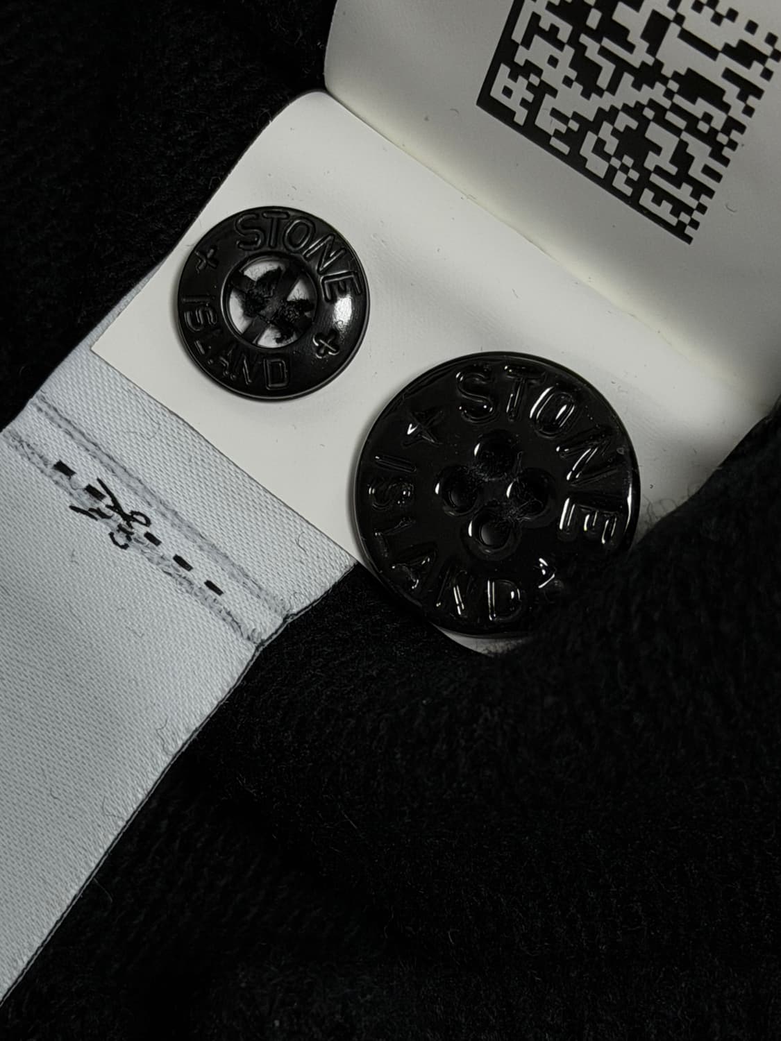 스톤아일랜드 하이 넥 하프 버튼 램스울 니트 블랙 M 상품이미지5