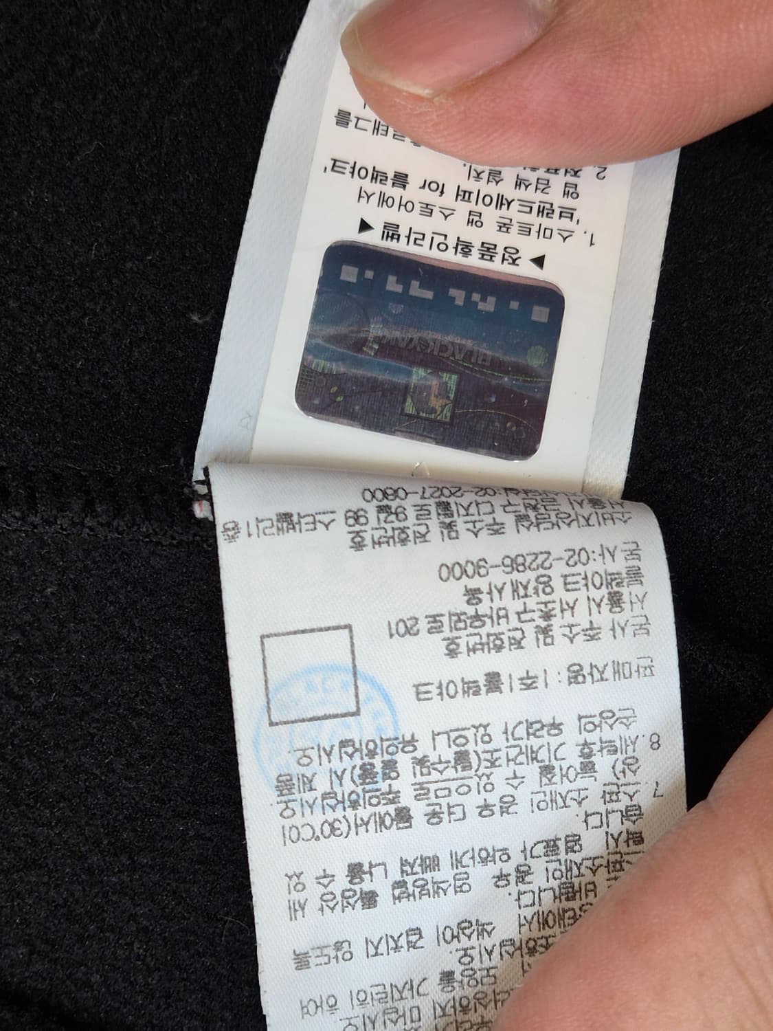 블랙야크 남성 퀼팅 자켓 블랙 색상입니다. 사이즈는 95로, 100 입으 상품이미지8