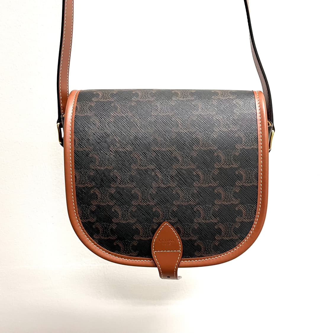 [미사용 새상품] 셀린느 트리옹프 폴코백 미디움 크로스백 가방 상품이미지1