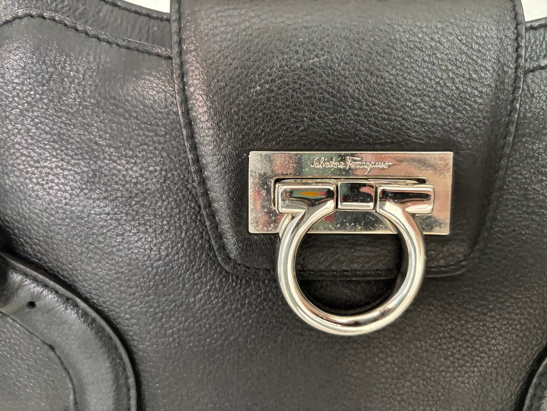 페라가모 간치니 블랙 숄더백 상품이미지3