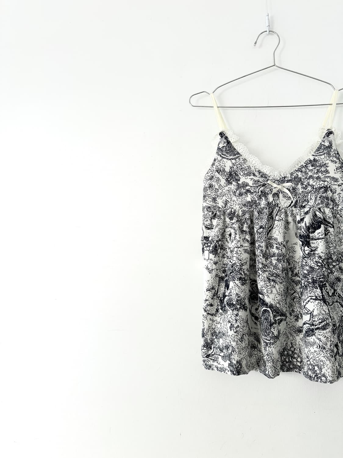 V-neck paisley sleeveless top 상품이미지2