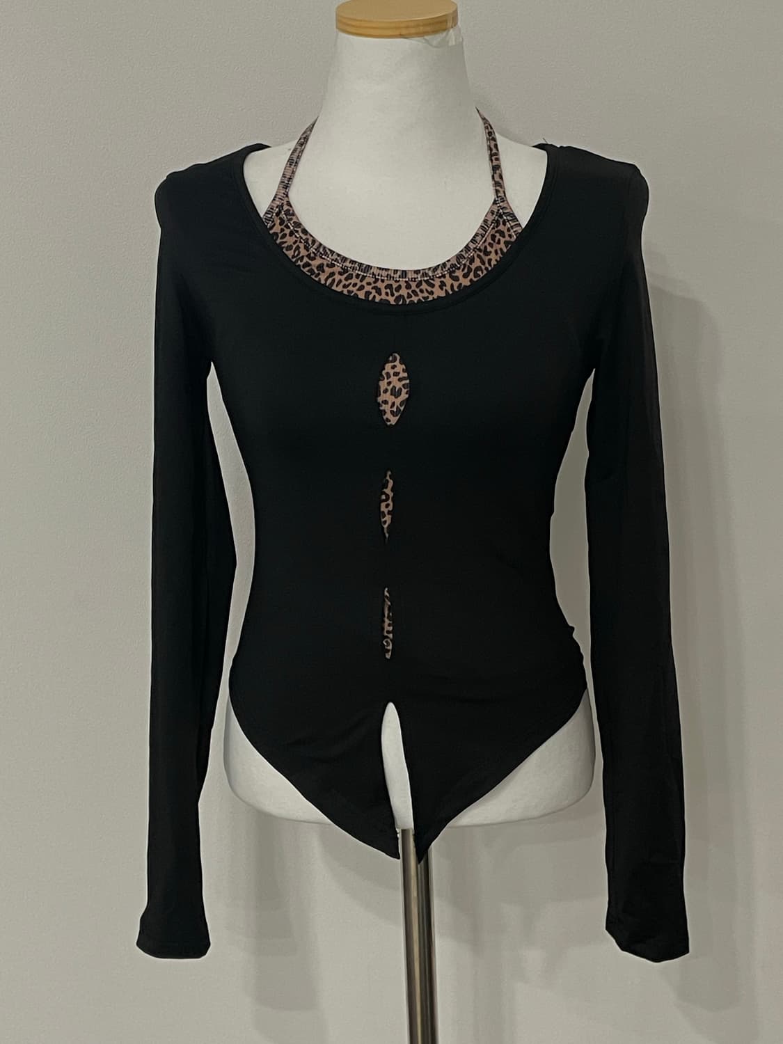 나눔) 블랙 홀터넥 호피 딱붙핏 트임 롱슬리브 오네갸루 라떼갸루 펑크 상품이미지1