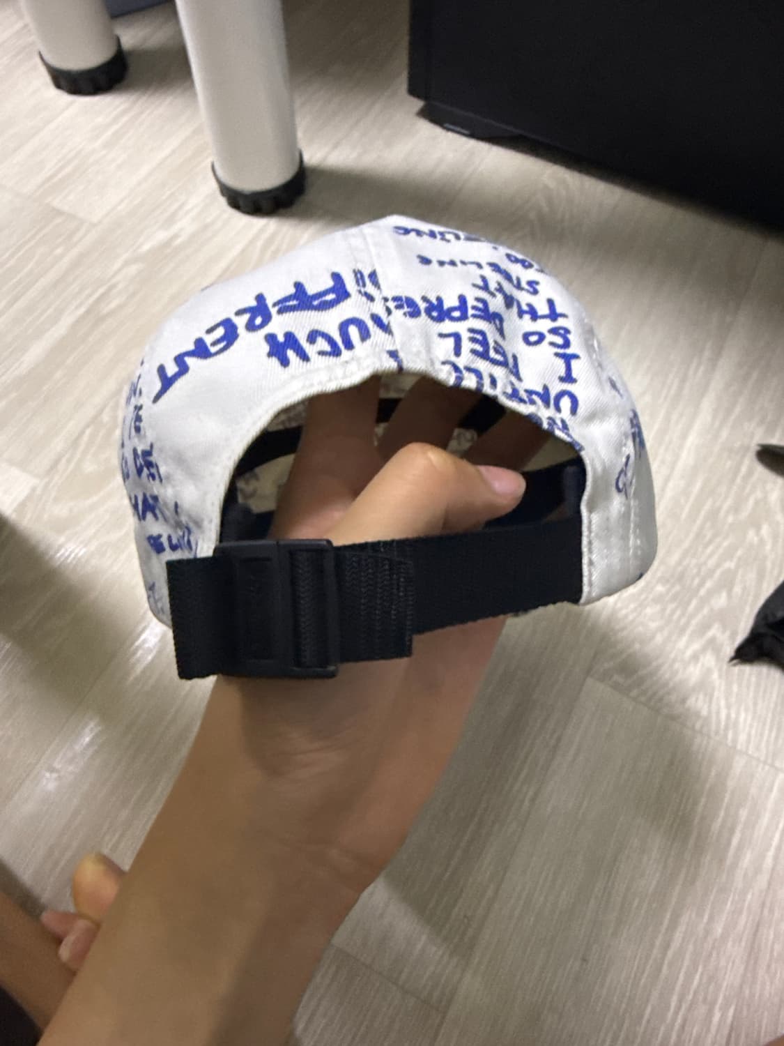 슈프림 곤즈 포엠 캠프캡 화이트 23SS 판매합니다 상품이미지3