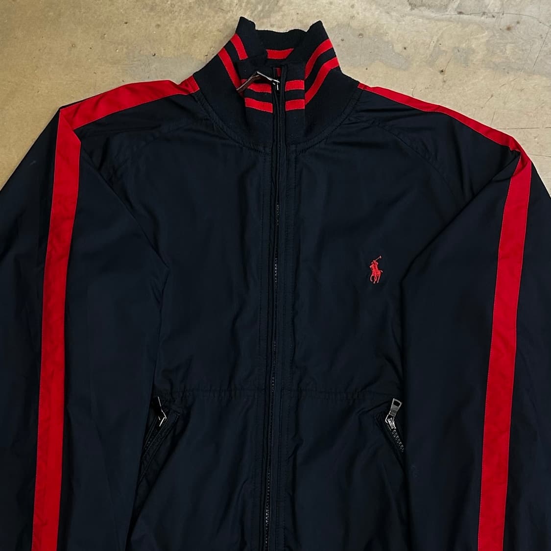 M 폴로랄프로렌 레드 블랙 배색 폴리쉘 자켓 상품이미지1