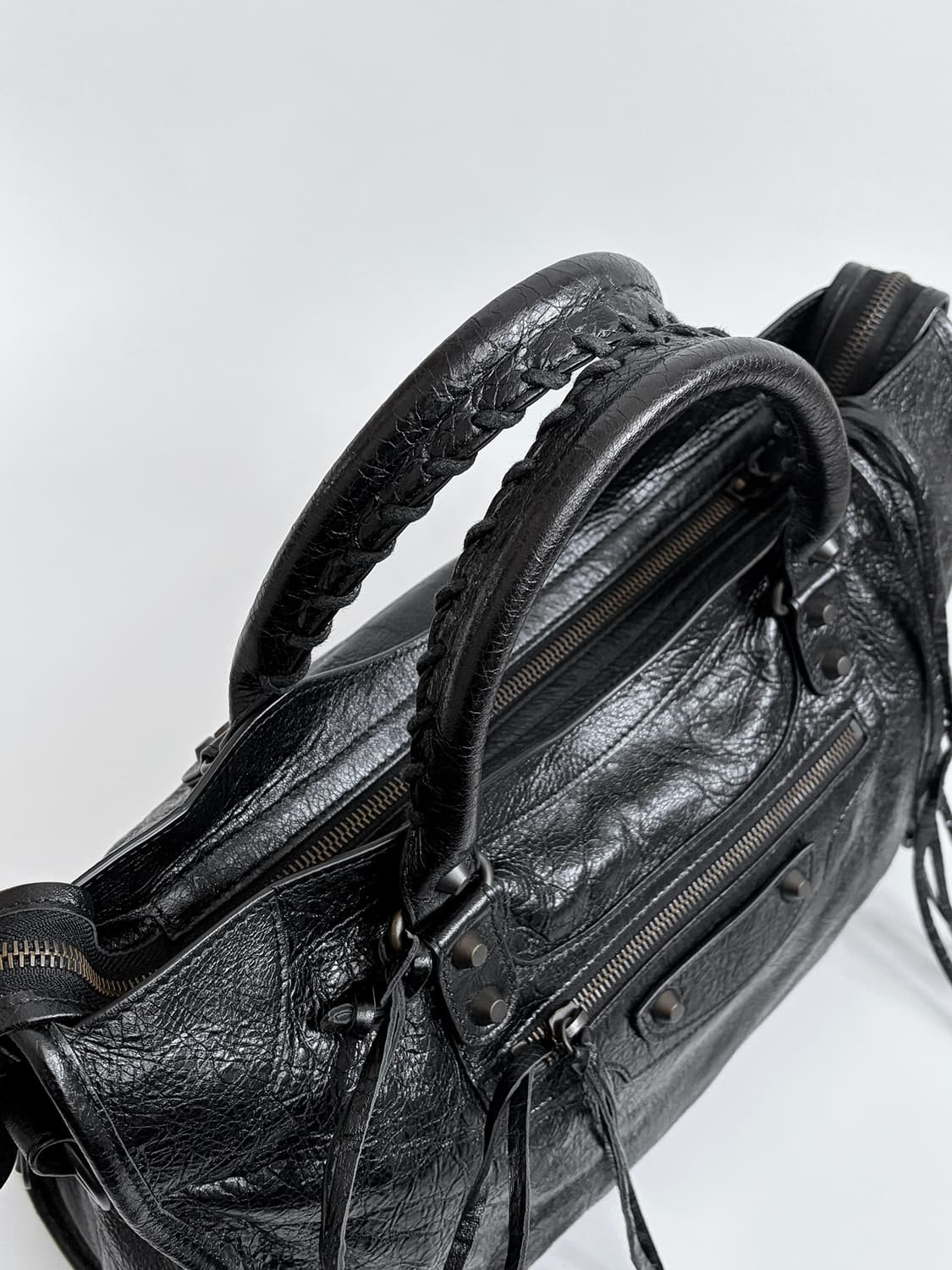 발렌시아가 클래식 시티백 미듐 판매합니다. 상품이미지5