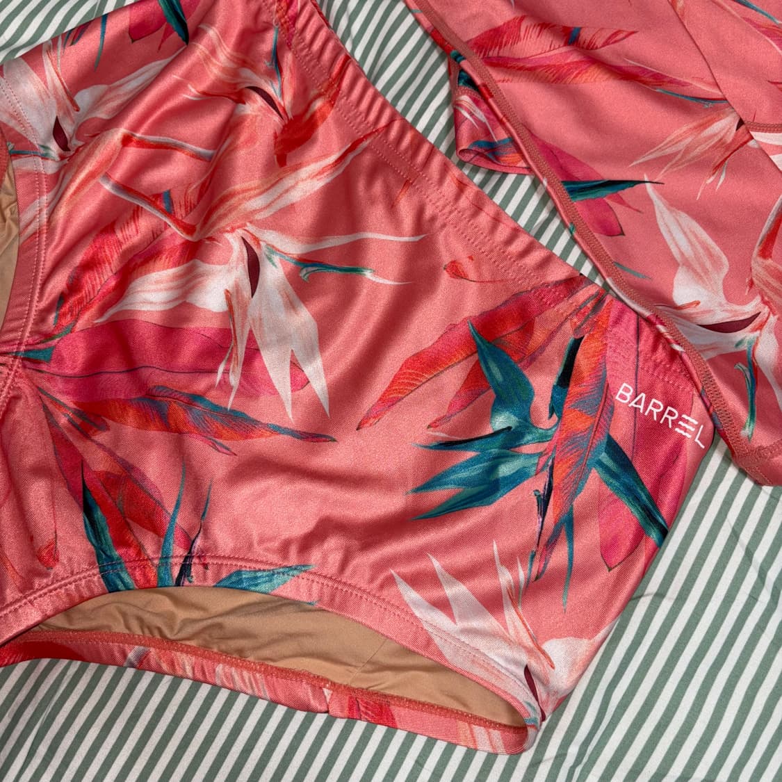 배럴 파라다이스 코랄핑크 래쉬가드set 오네갸루 상품이미지3