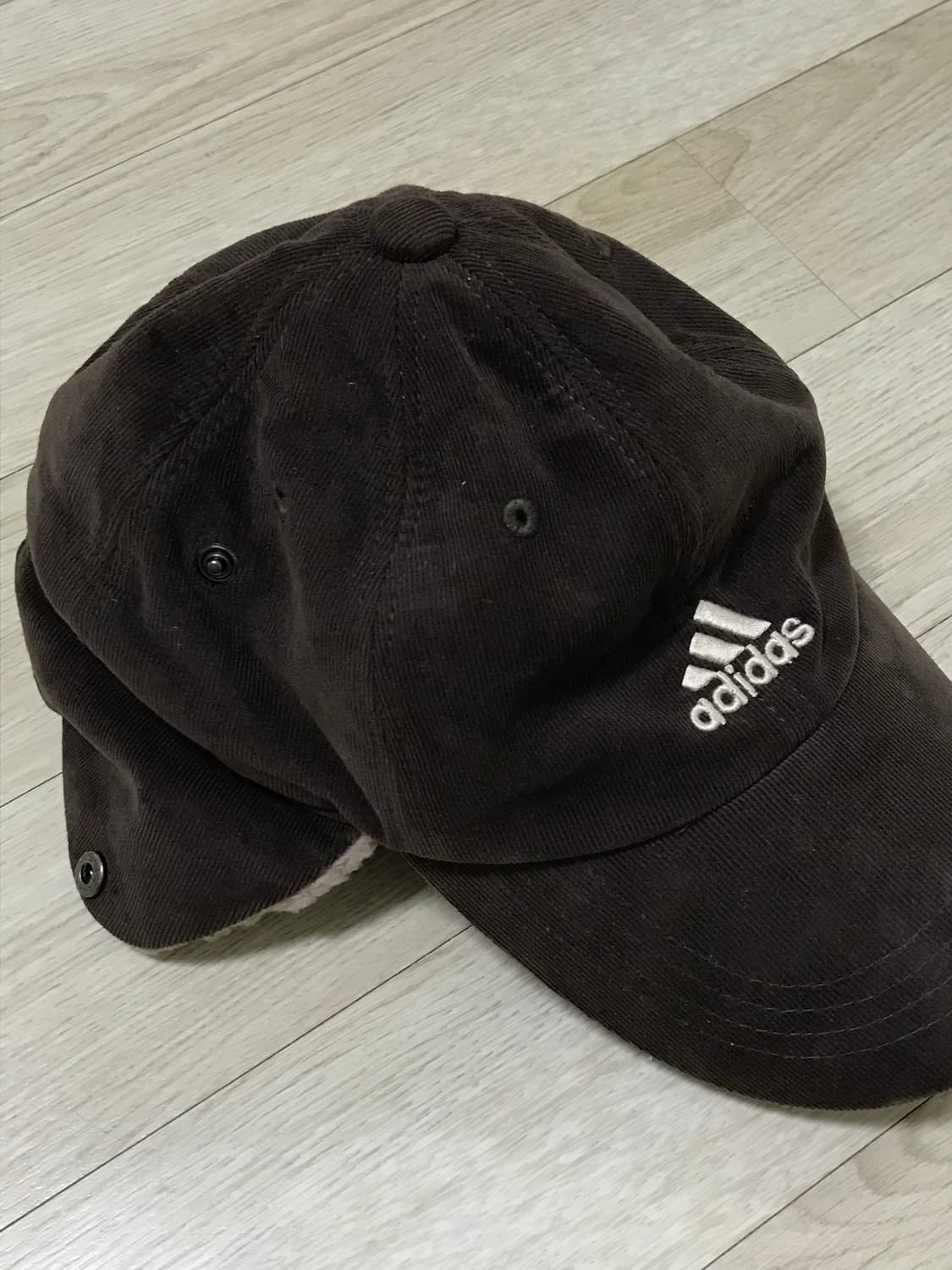 아디다스 뽀글이 코듀로이 모자 상품이미지3