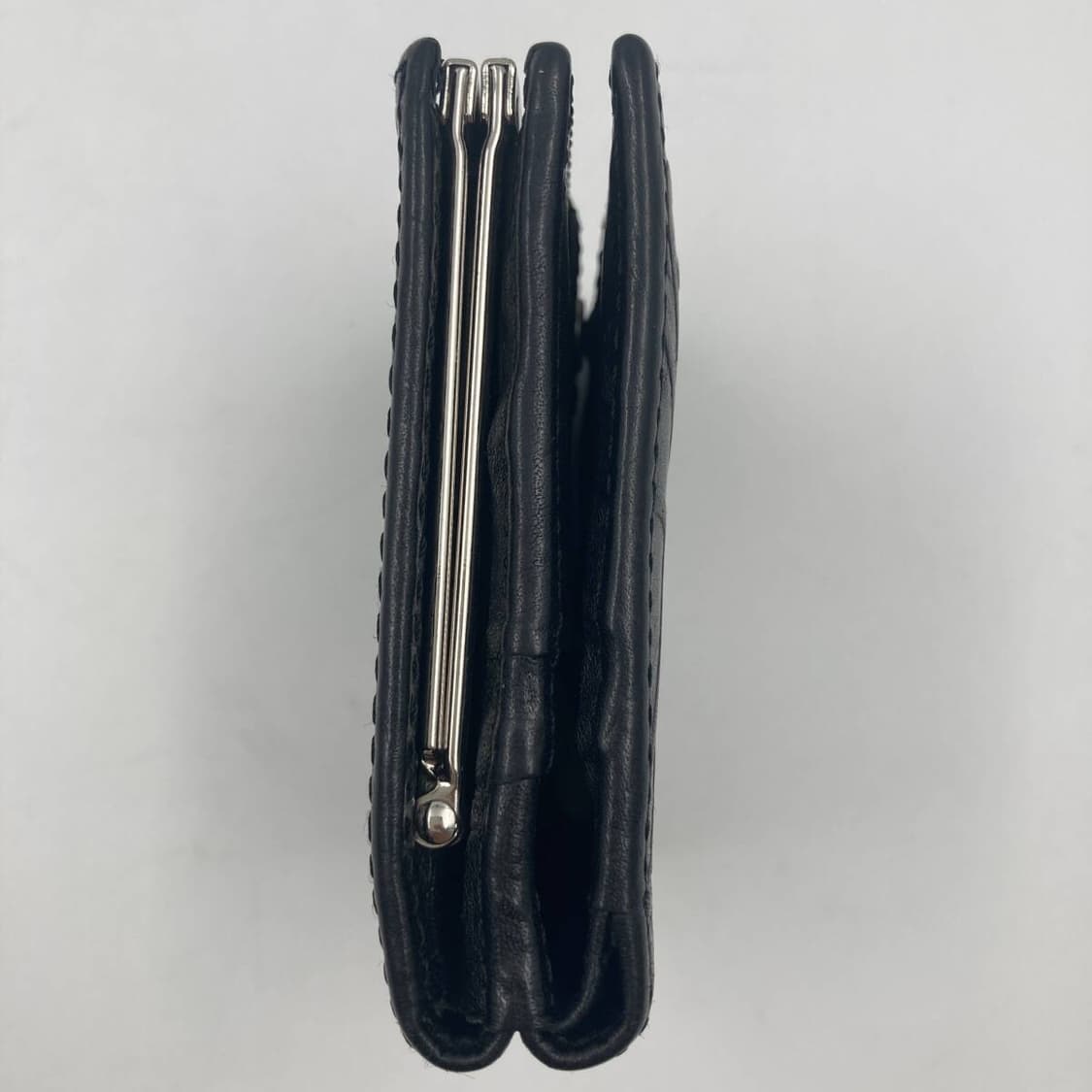 비비안 웨스트우드 가죽 엠보싱 패턴 지갑 상품이미지4