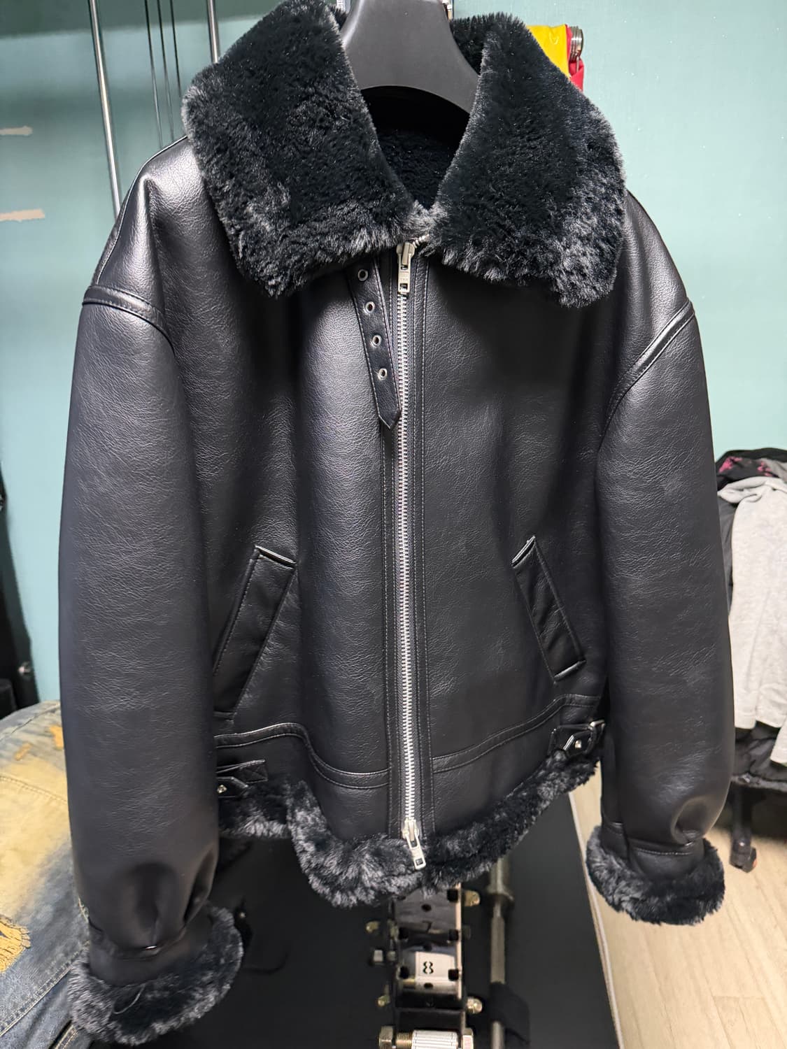 깡스타일리스트x론트 비건레더무스탕 L사이즈 상품이미지4