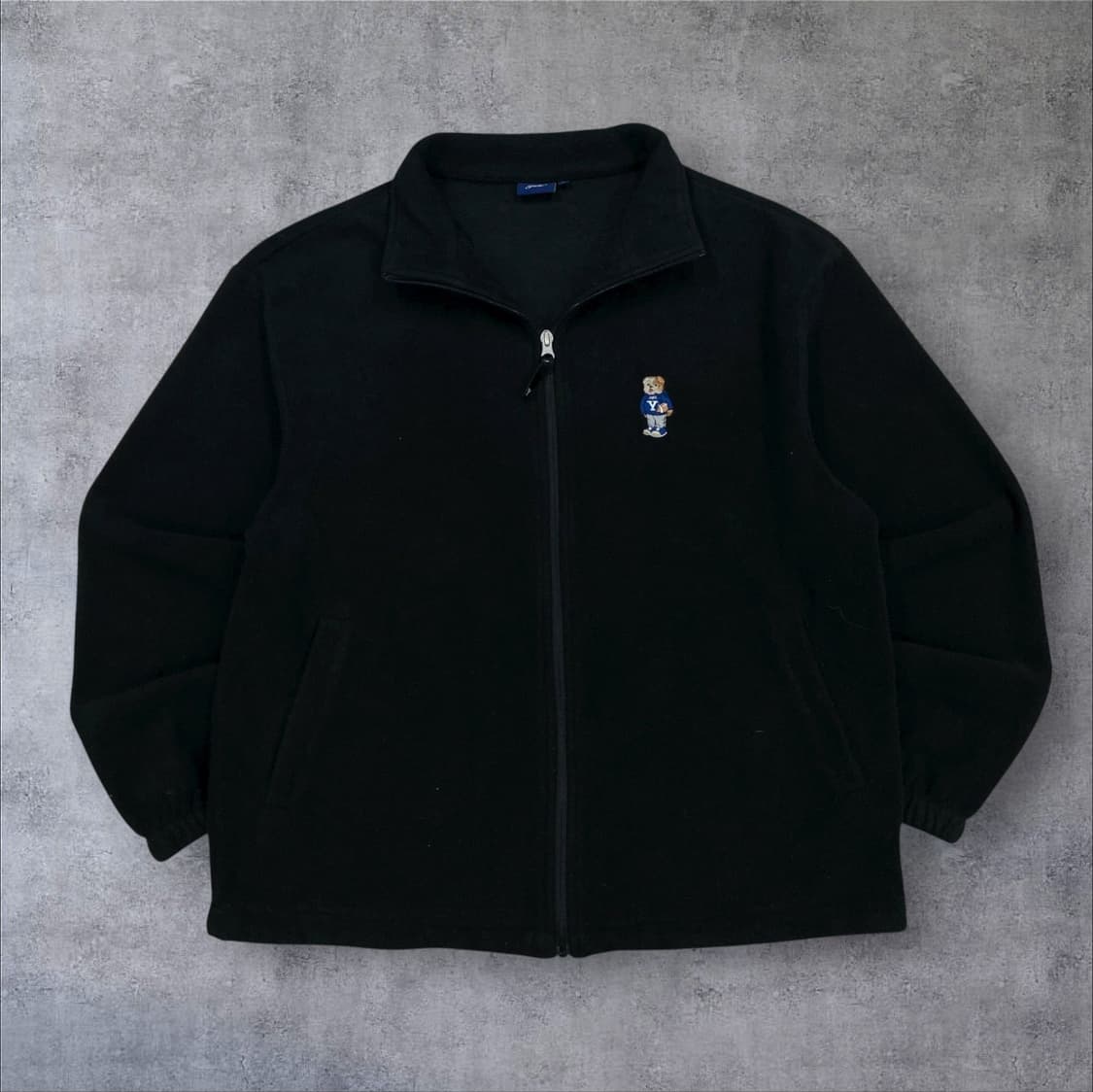 예일 블랙 컬러 스몰 로고 미니멀 플리스 자켓 상품이미지1