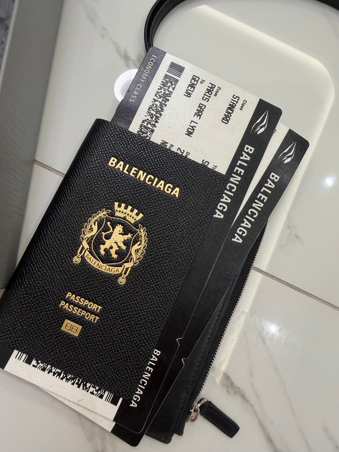 발렌시아가 패스포트 지갑 상품이미지5