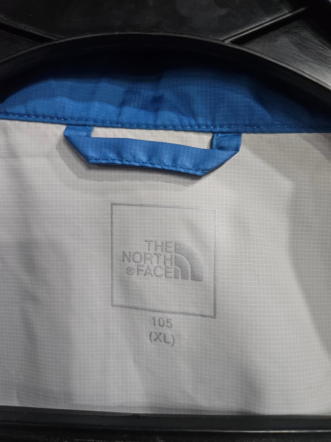 노스페이스 자수로고 화이트 투톤 남성 105 바람막이 자켓  상품이미지3