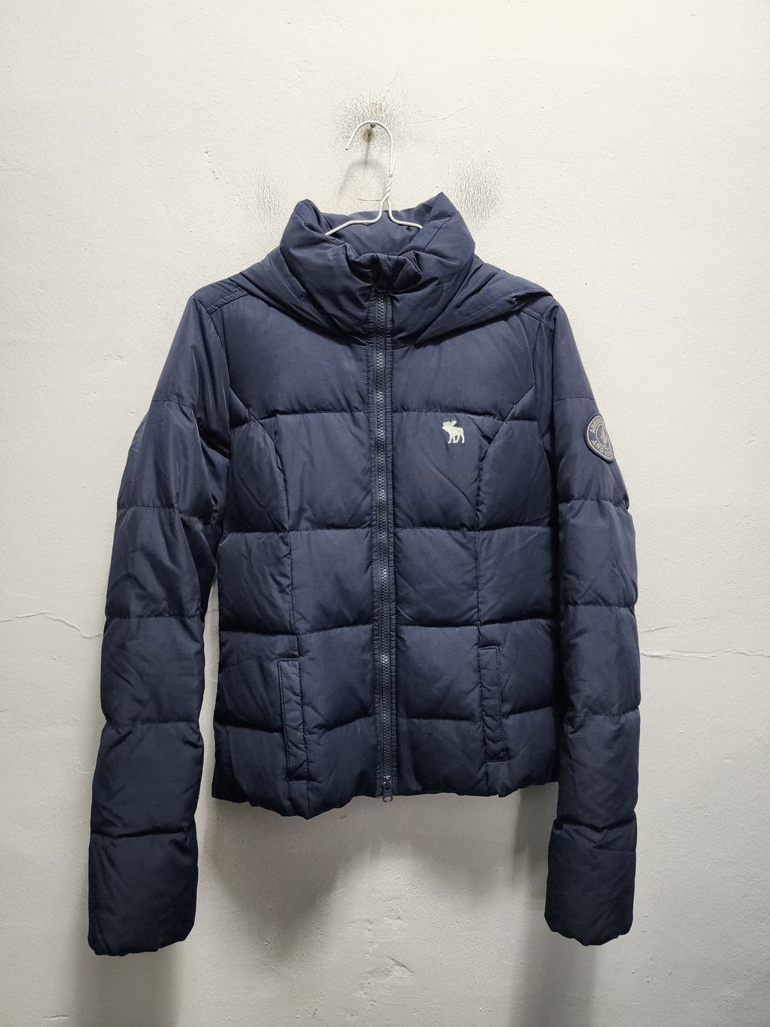 아베크롬비 완장로고 푸퍼 숏패딩 상품이미지1