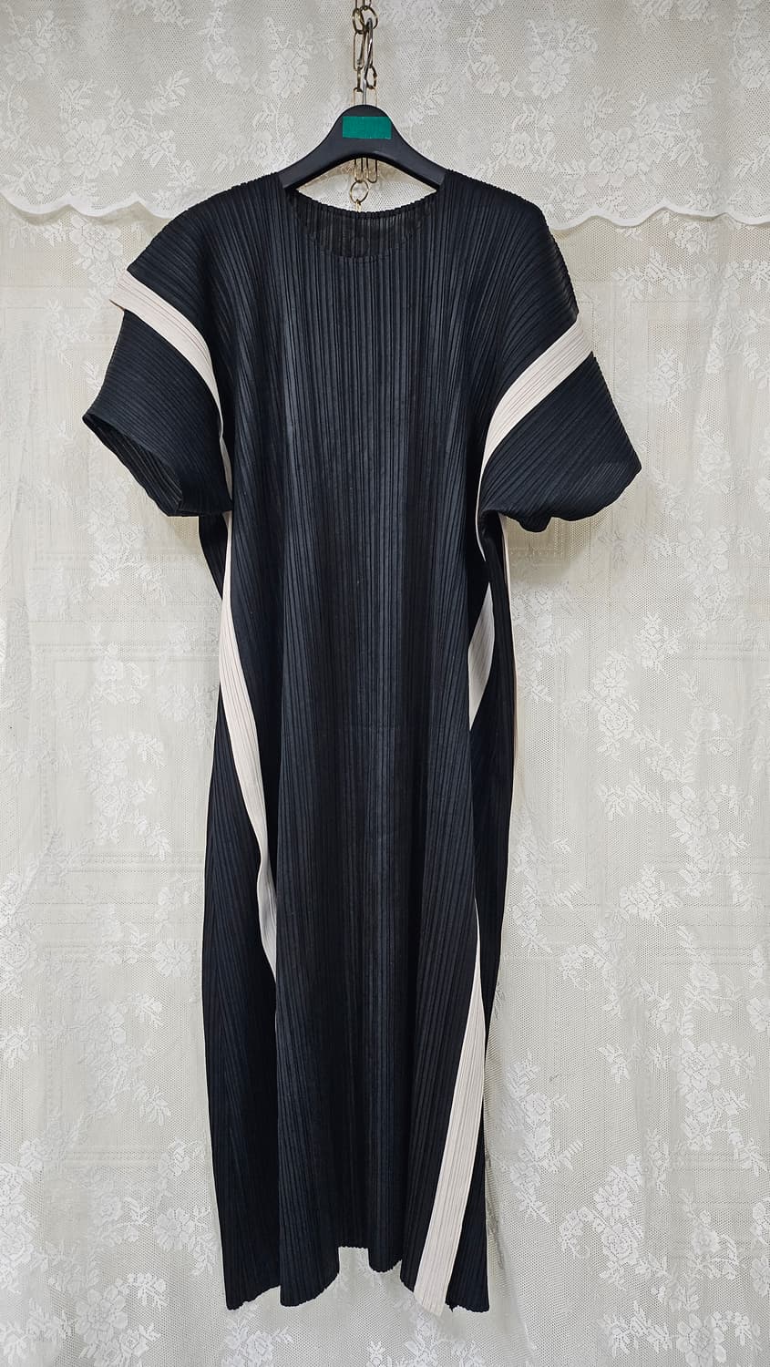 블랙 주름 화이트 라인 롱원피스  상품이미지3