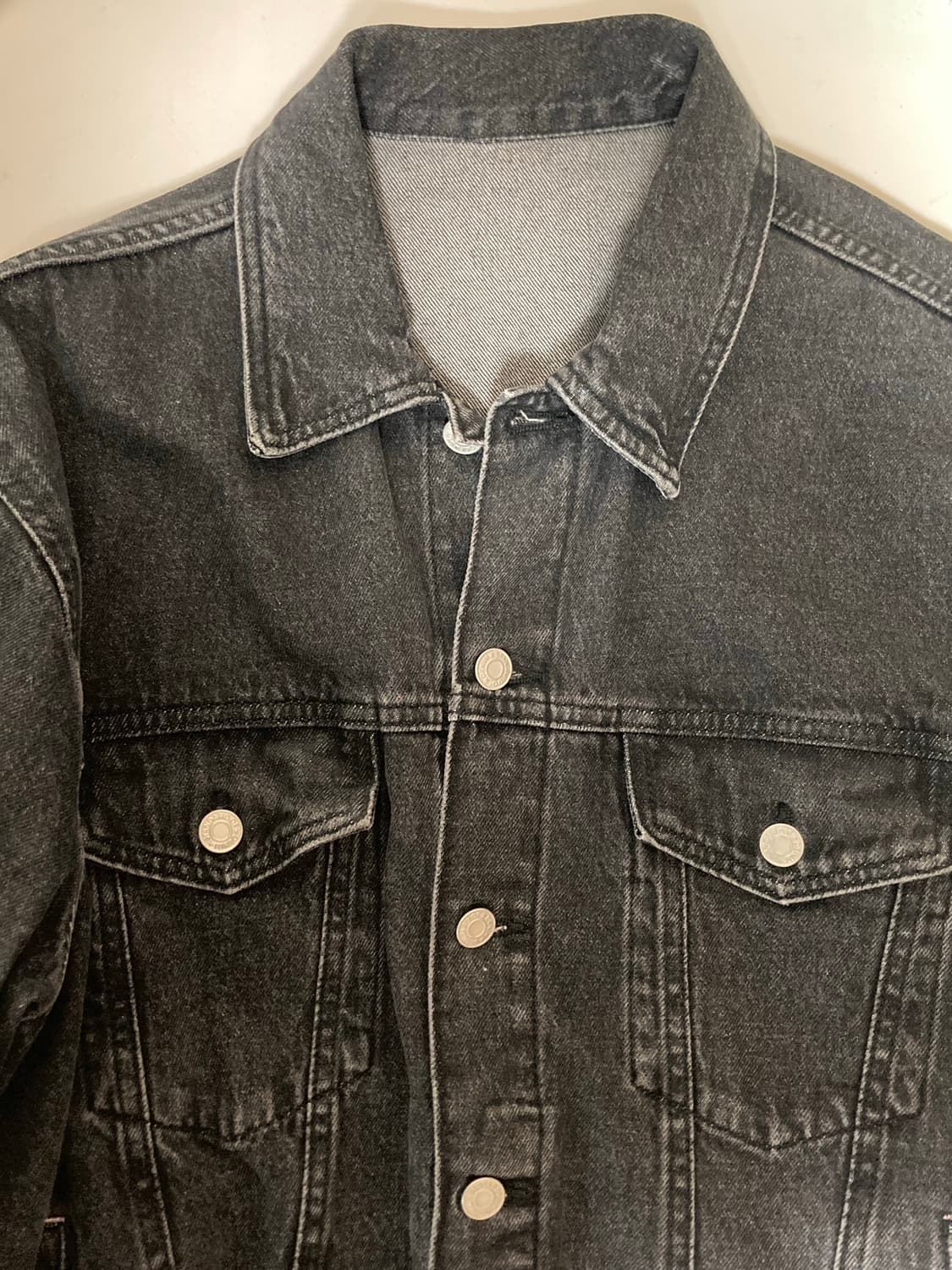 [에잇세컨즈,L] 루즈핏 데님 트러커 자켓 블랙 상품이미지3