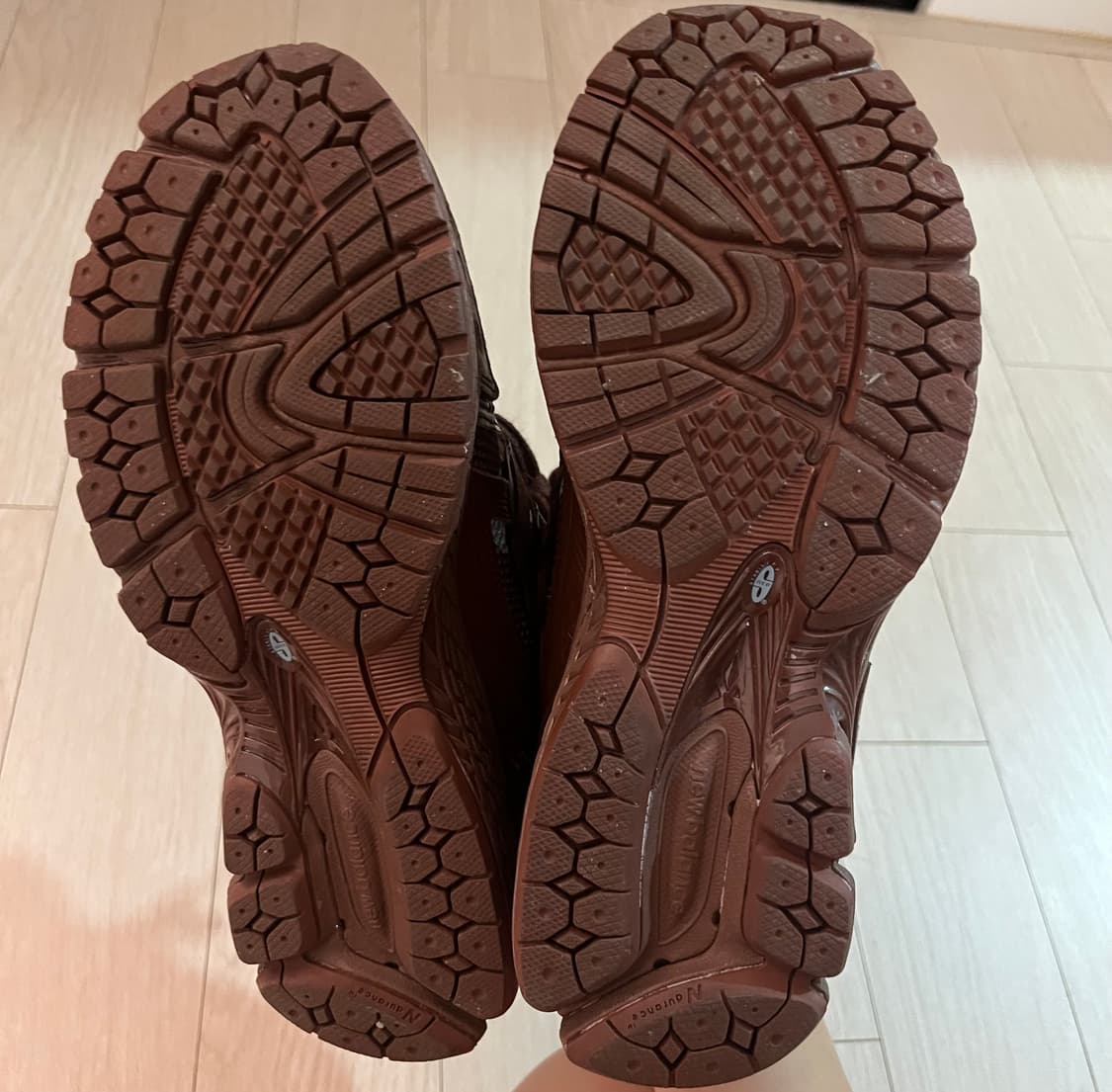 뉴발란스 1906R 리치 오크 크롬 스니커즈 상품이미지4