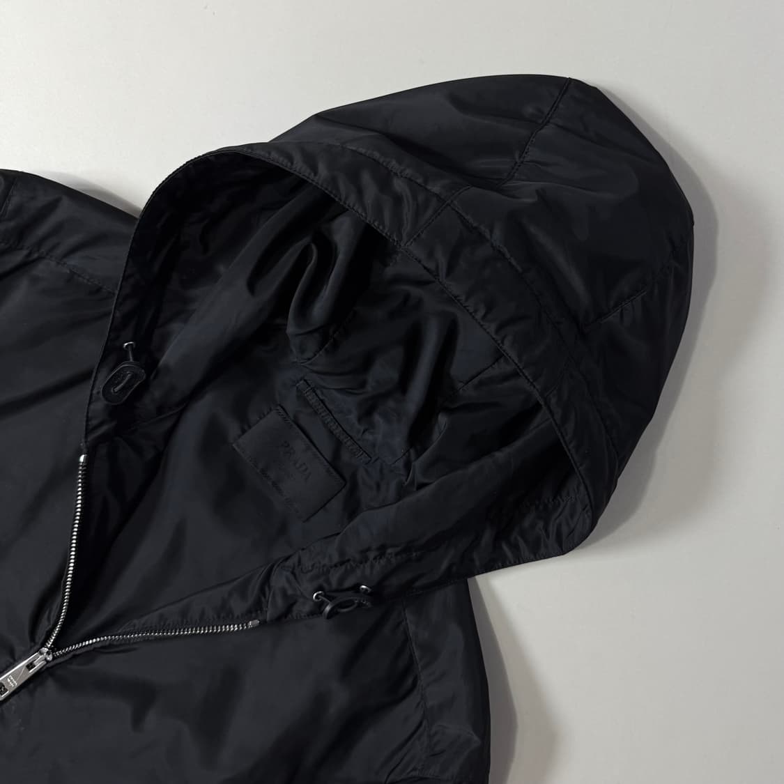 [L/당일출고]프라다 삼각로고 바람막이 상품이미지2