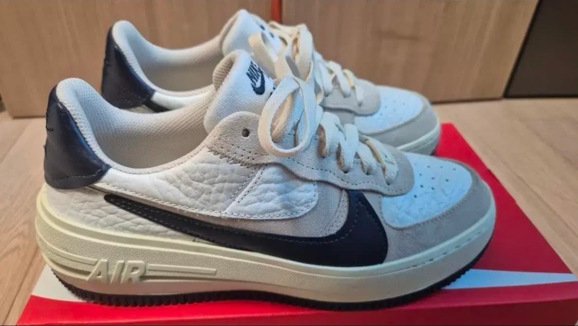 나이키 에어 포스 1 PLT.AF.ORM 우먼스 써밋 화이트 255사이즈 상품이미지1