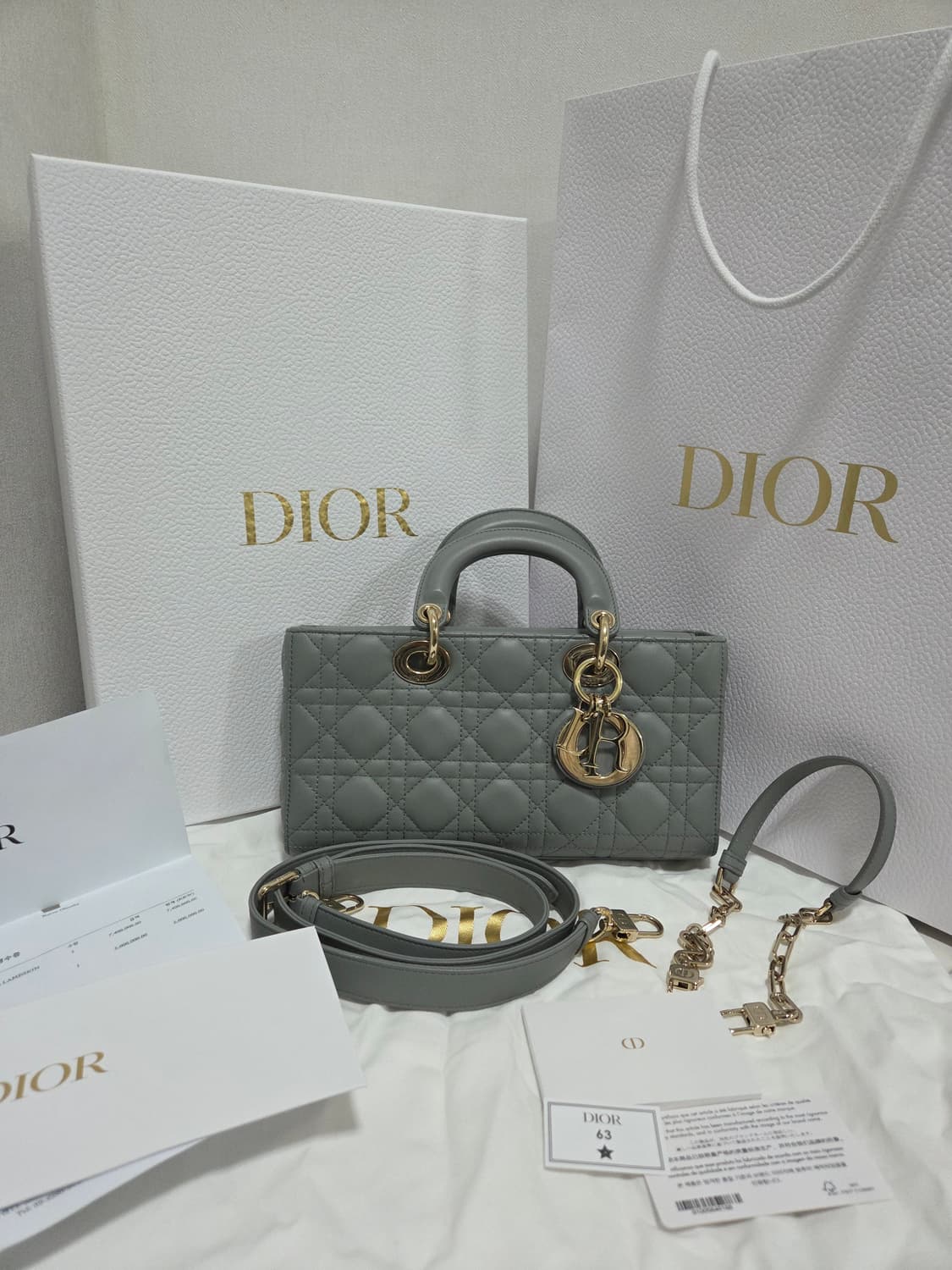 디올 레이디 디조이 백 Medium Size Stone Gray  상품이미지1