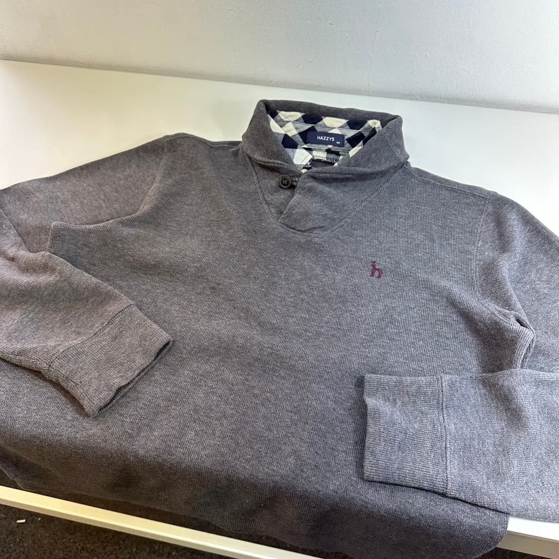 100 헤지스 차콜 셔츠 레이어드 카라 울 니트 상품이미지3