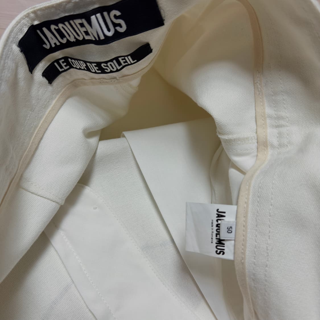 JACQUEMUS 자크뮈스 자수 버뮤다 팬츠 오프화이트 컬러 상품이미지3