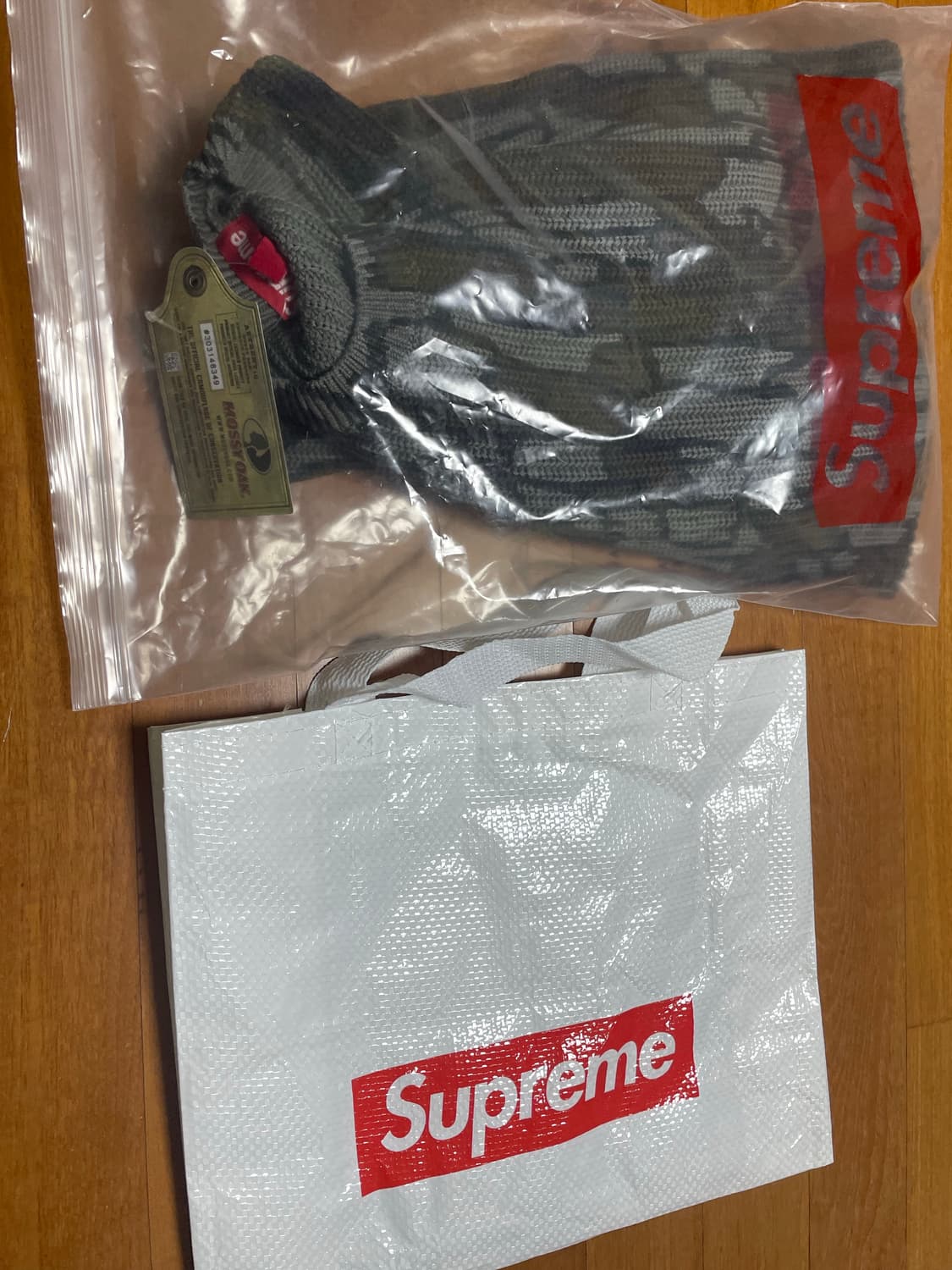 25ss Supreme Old English Printed Sweater 상품이미지4