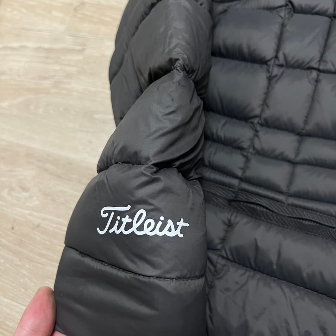 타이틀리스트 여성 덕다운 스탠드넥 경량패딩 점퍼 [차콜] M/95 상품이미지5