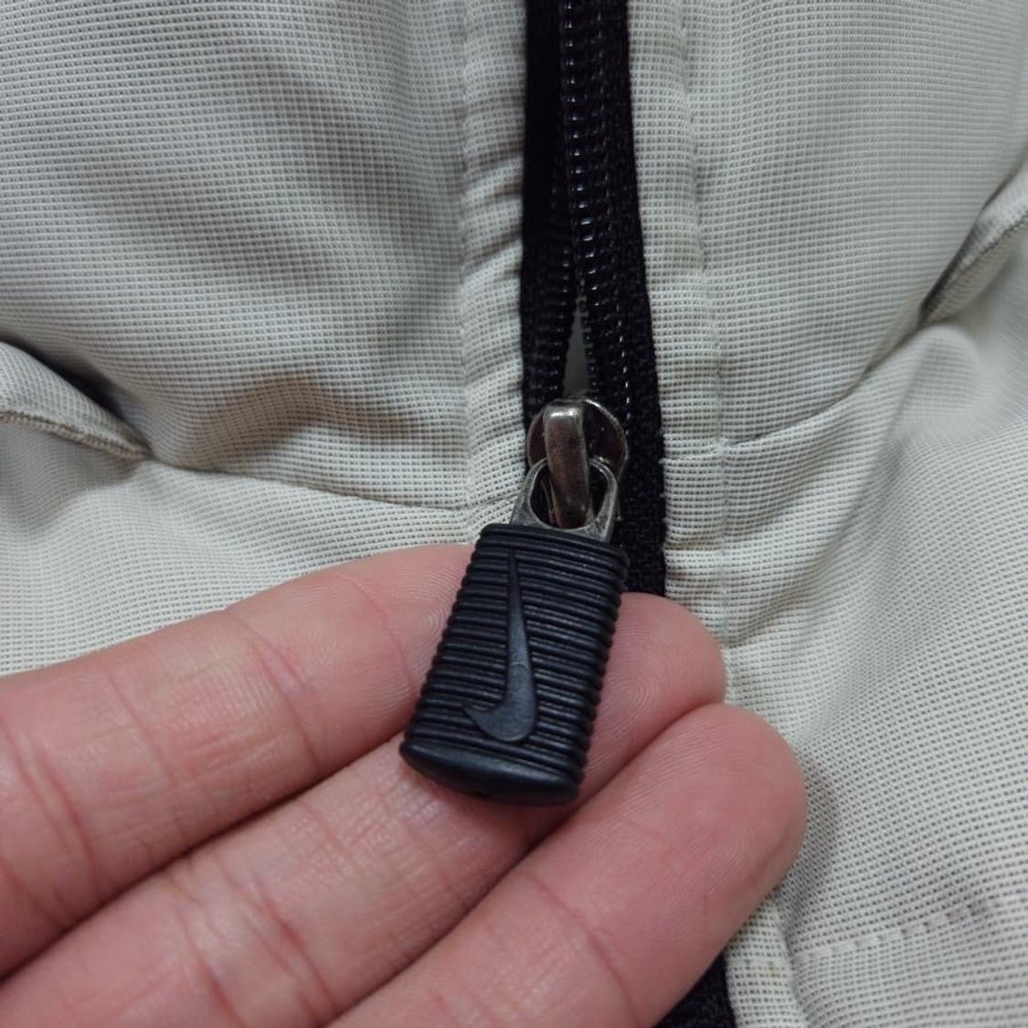 바배) 나이키 올드스쿨 00s 오트밀베이지 뉴챔프 스우시 패딩 상품이미지3