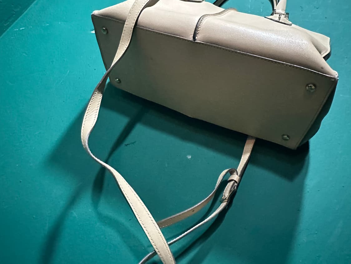 토즈 가죽 크로스백 아이보리 상품이미지5