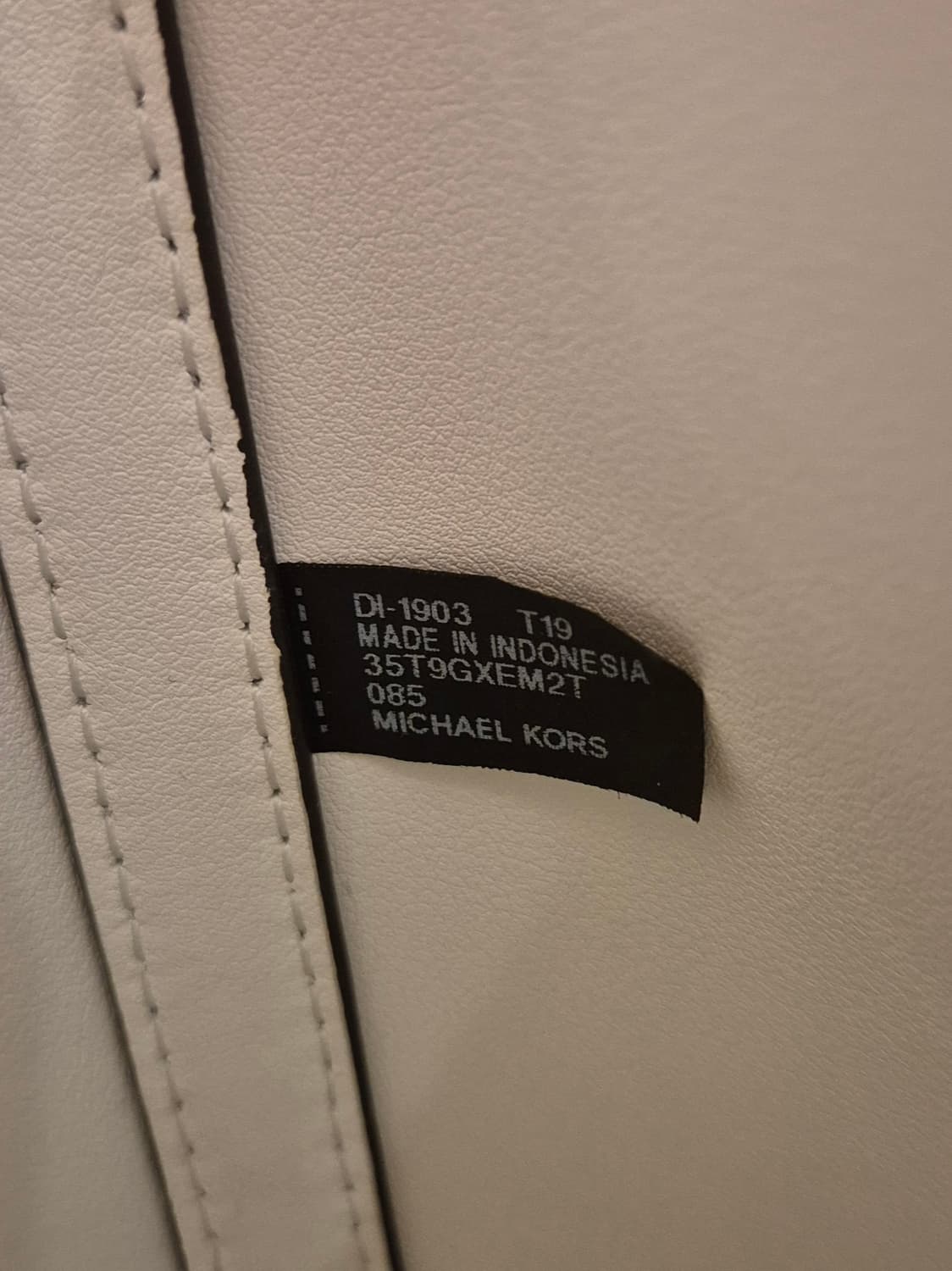 마이클코어스 화이트 버킷백 상품이미지7