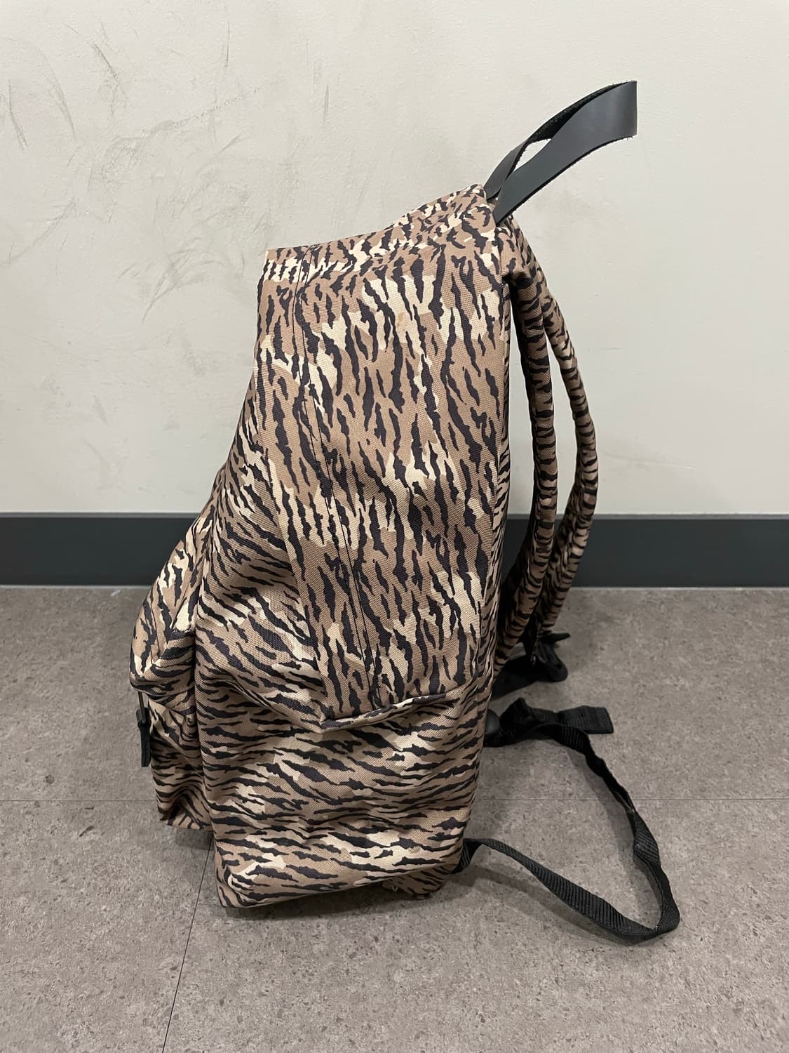 Eastpak 이스트팩 패디드 파커 타이거 카모 백팩 상품이미지3