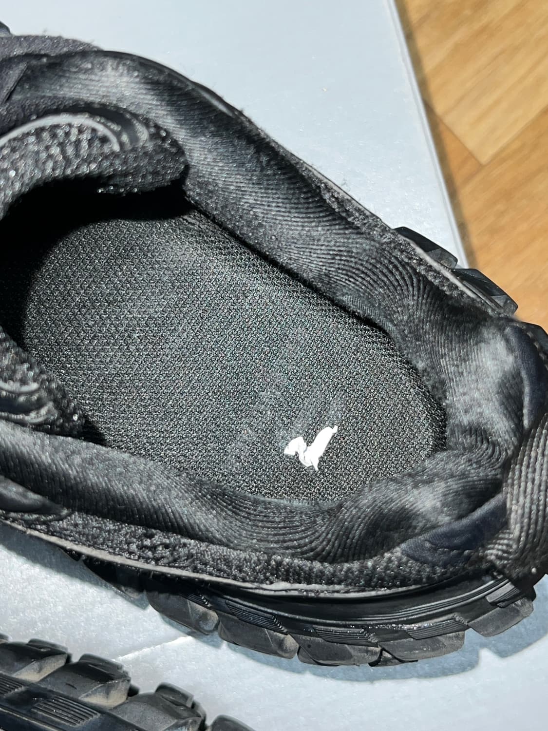 발렌시아가 디펜더 블랙 (41) 상품이미지4