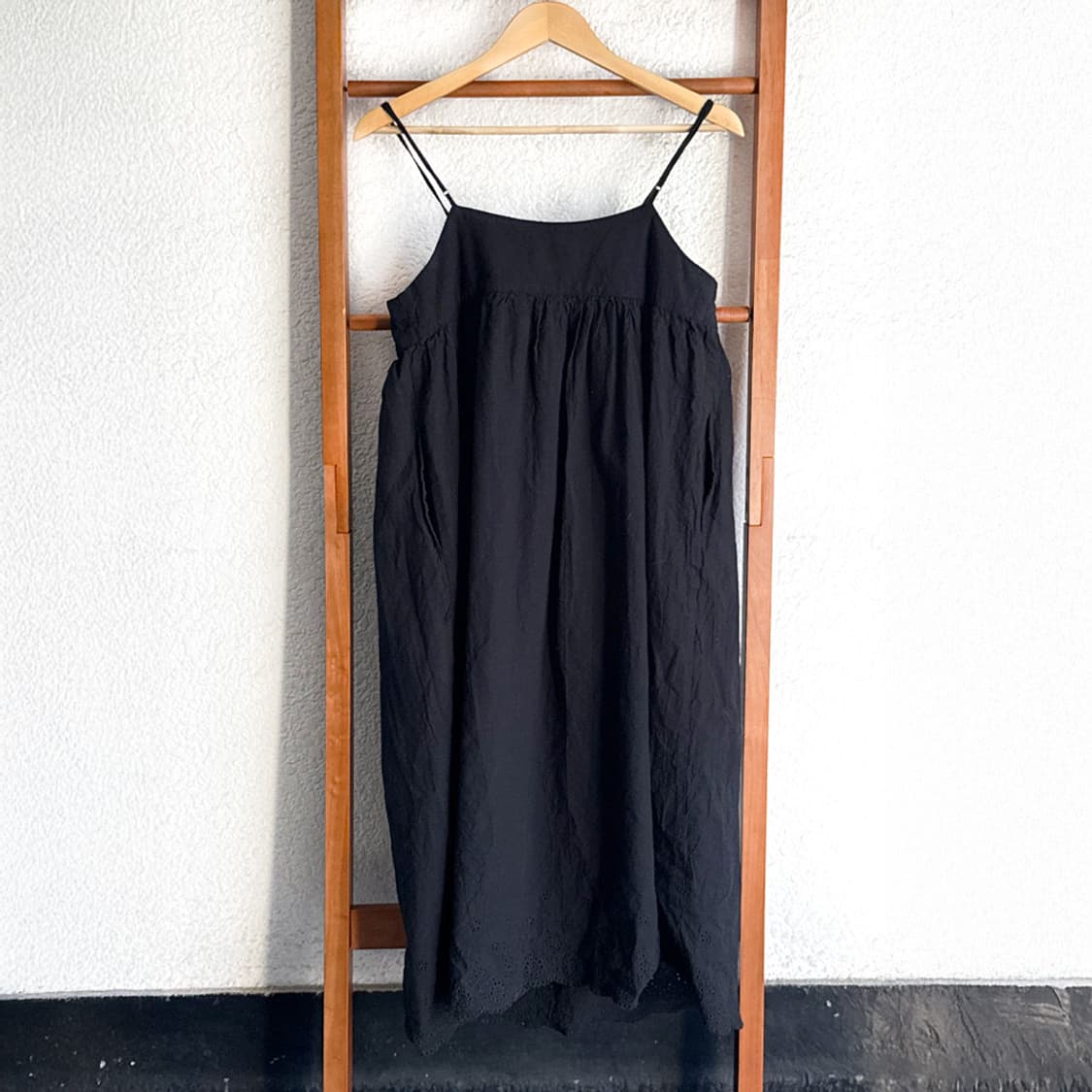 모카 안개 블랙 펀칭 원피스 상품이미지5