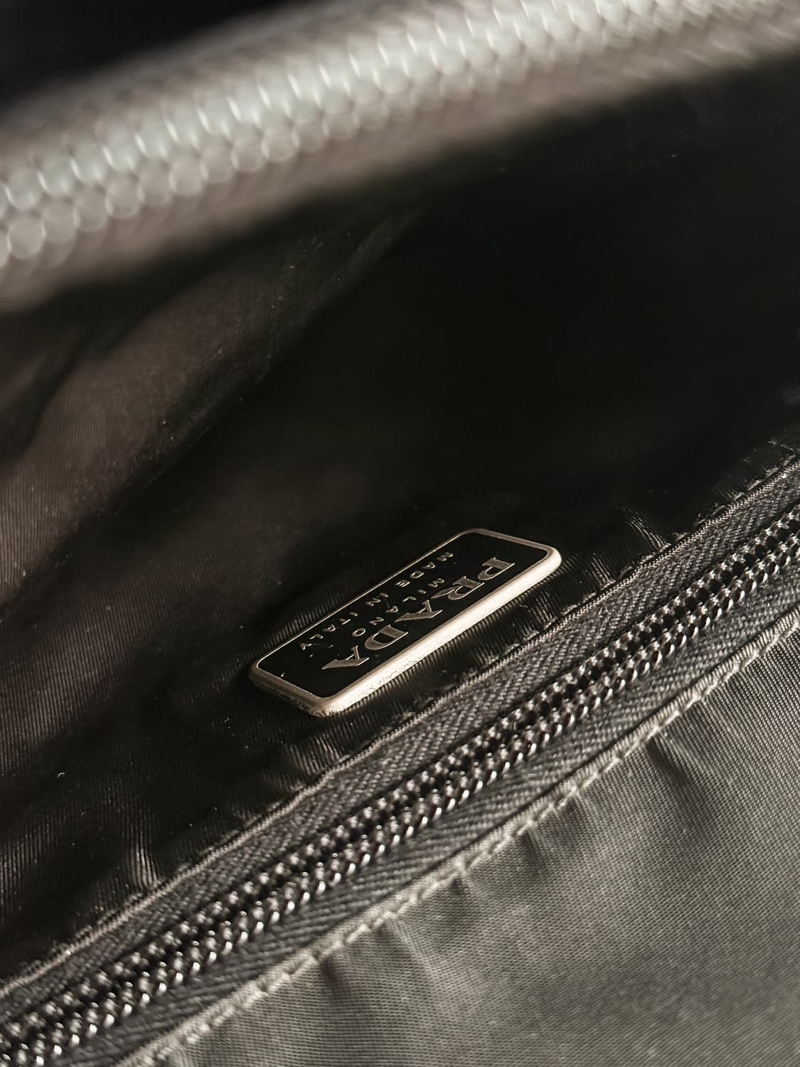 프라다 나일론 클리어 핸들 토트백 상품이미지8