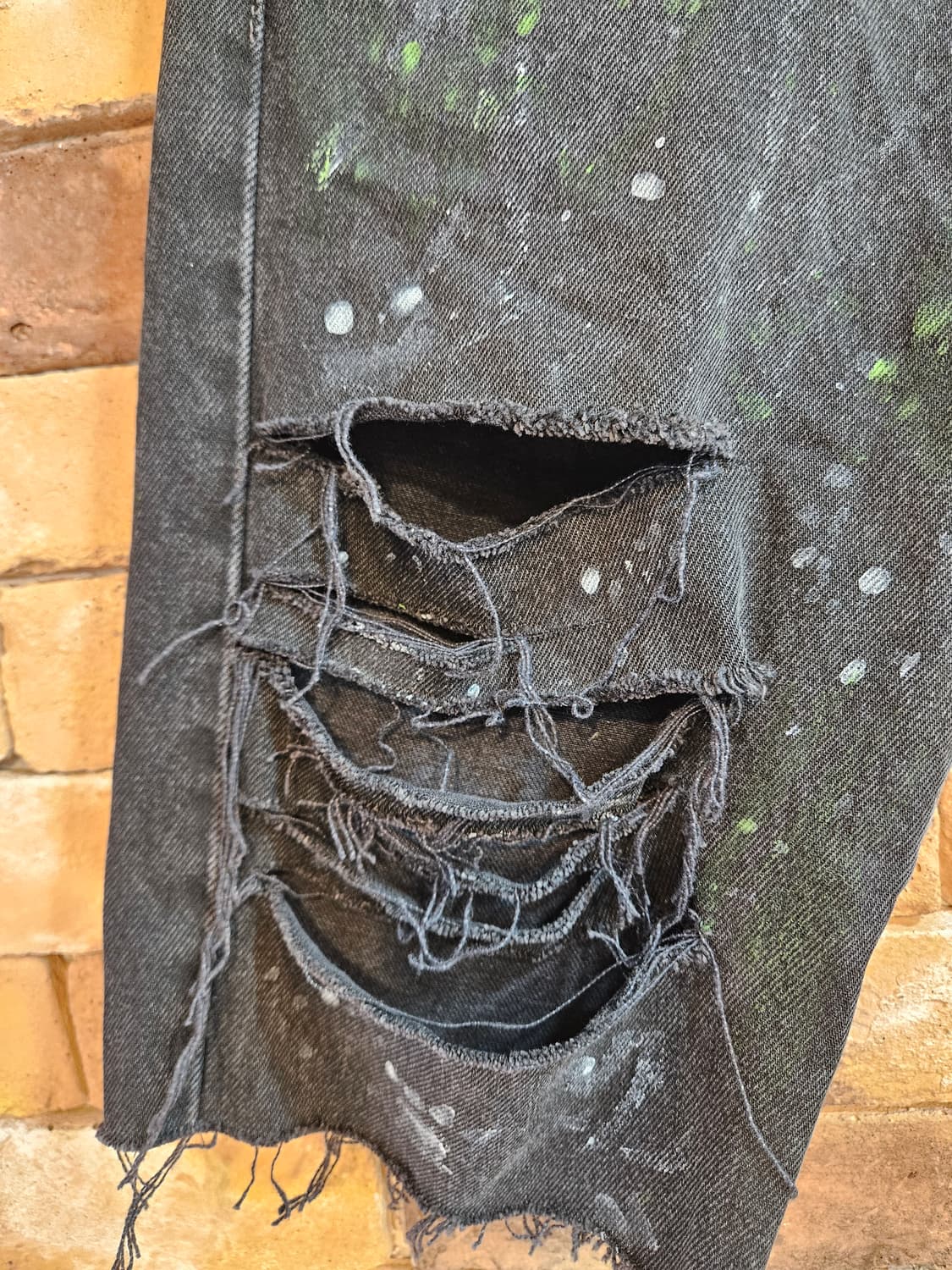 리바이스 블랙 페인팅 데미지 데님 반바지 상품이미지4