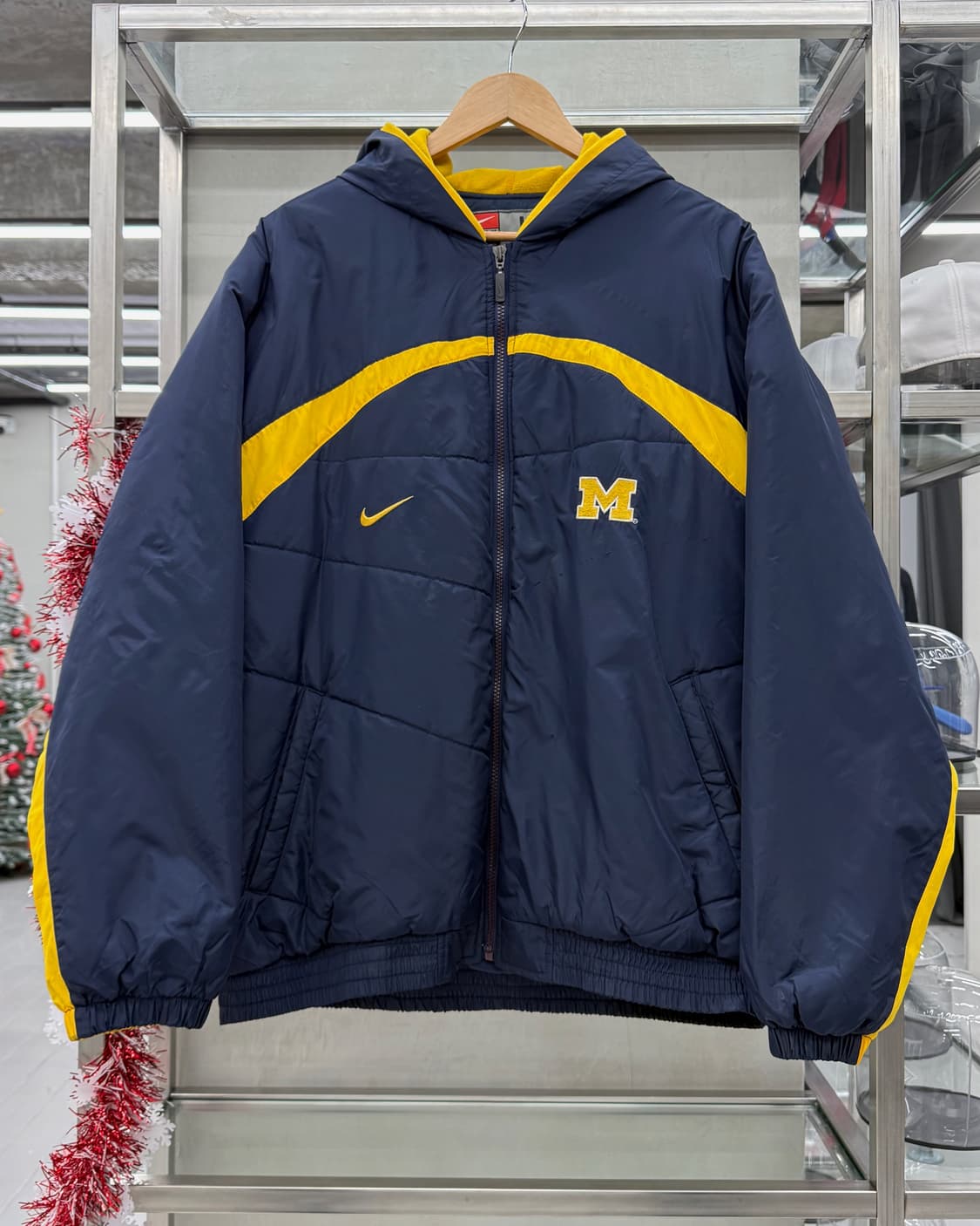 나이키 00s 미시건 컬리지 로고 나일론쉘 후드 점퍼 네이비 상품이미지1
