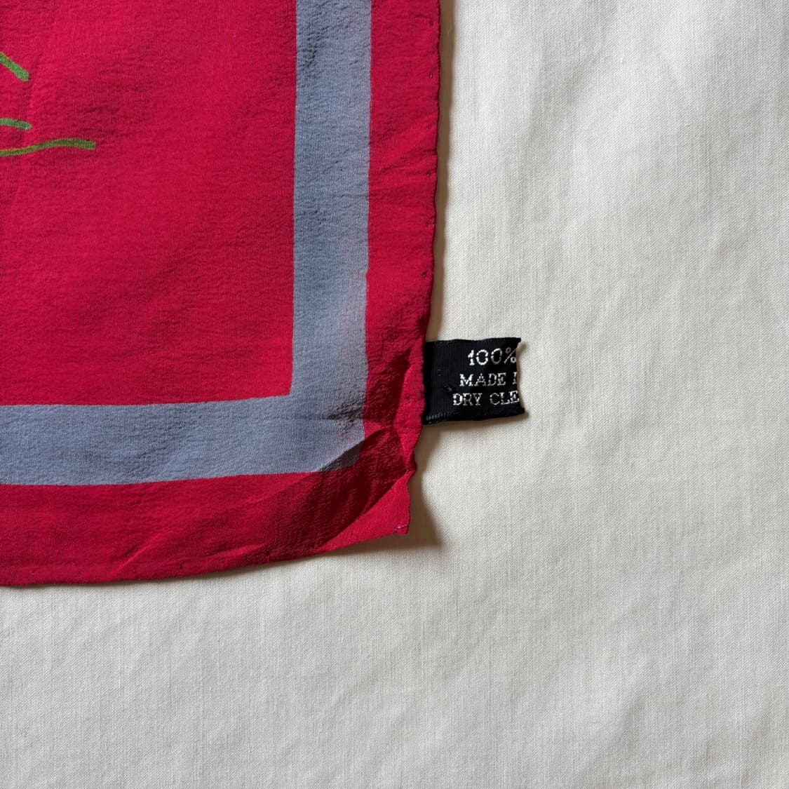 이탈리아 레드 플라워 패턴 클래식 실크 스카프 상품이미지6