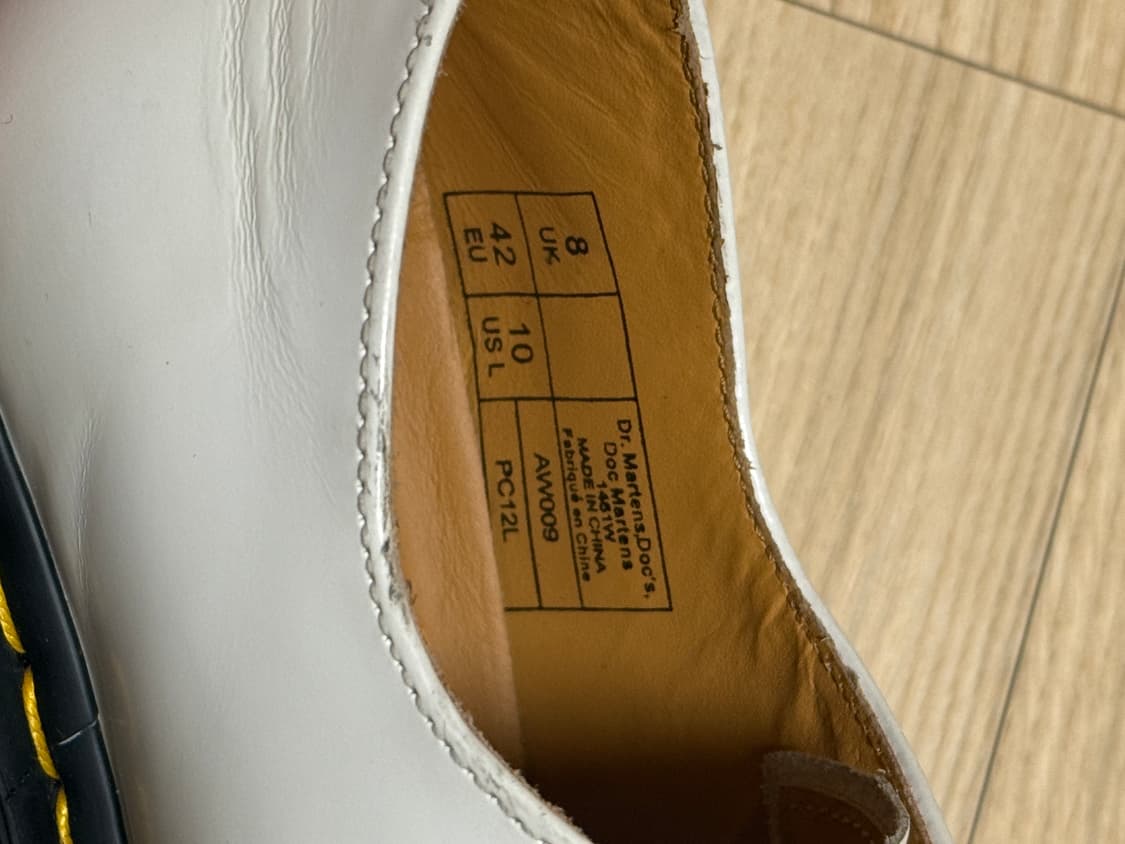 uk8,270) 129,000원 닥터마틴 1461 스무스 화이트 3홀  상품이미지9