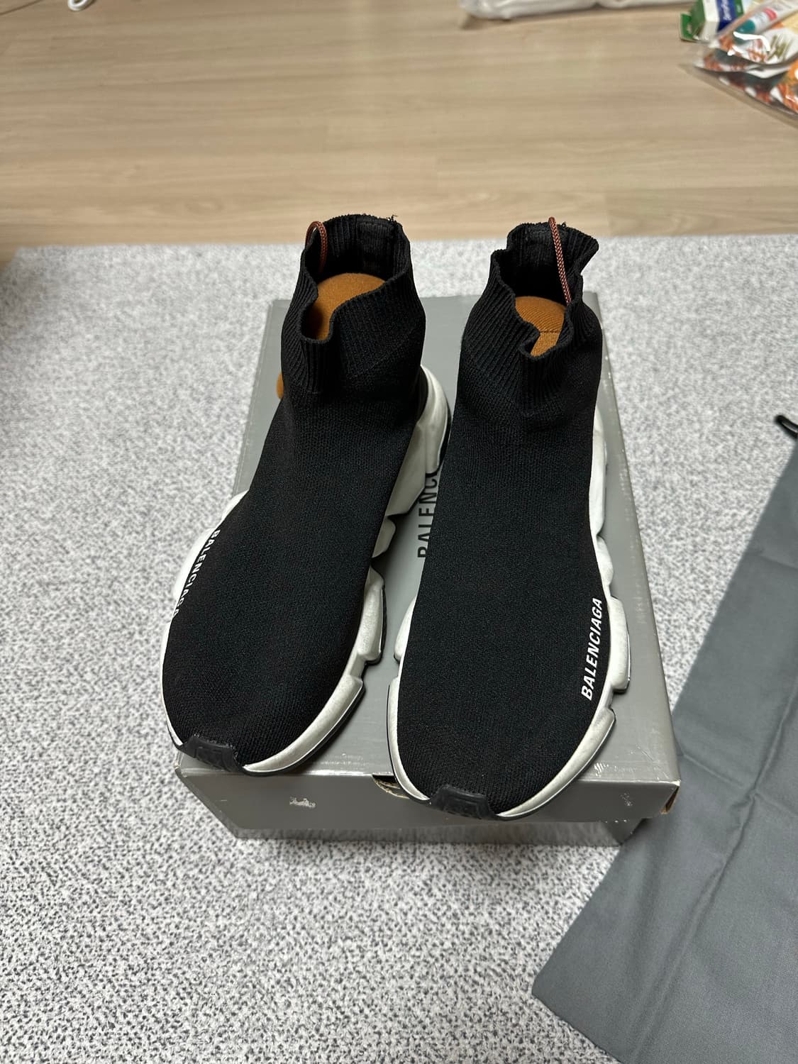 발렌시아가 스피드러너 250 상품이미지1