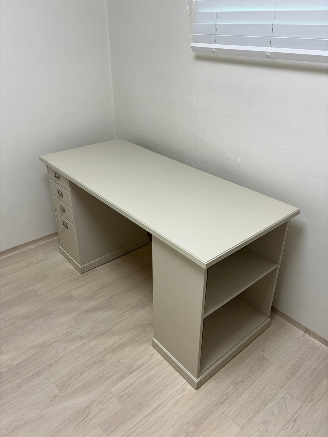 이케아 베비에른 책상 (용달비 별도) 상품이미지2