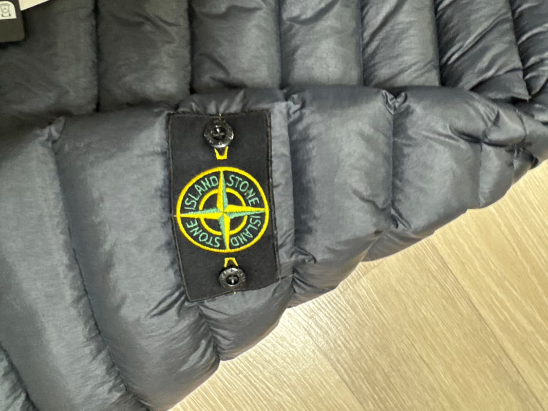 24FW L 스톤아일랜드 경량패딩 네이비 상품이미지2
