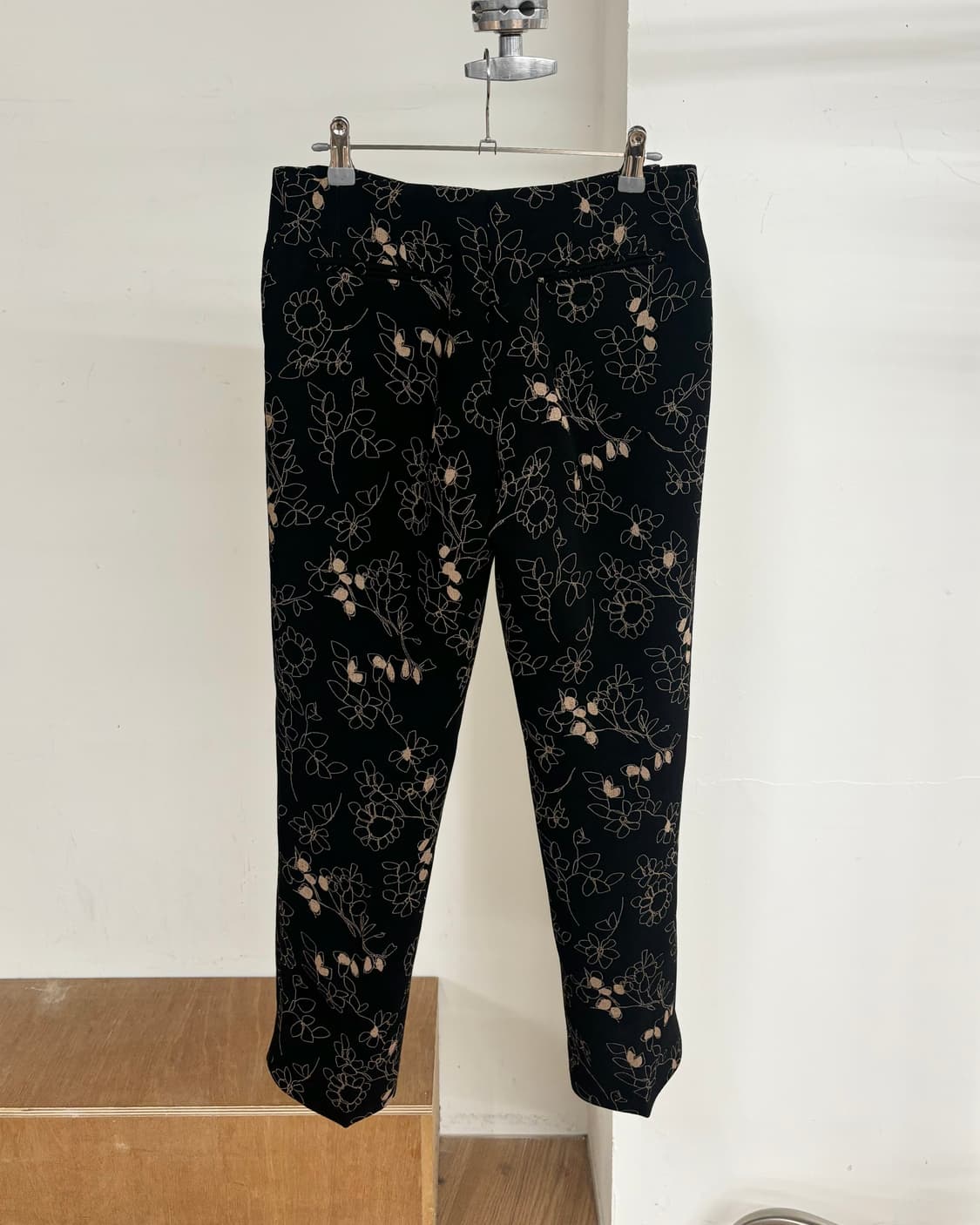 마르니 플로럴 패턴 블랙 코튼 팬츠 상품이미지4