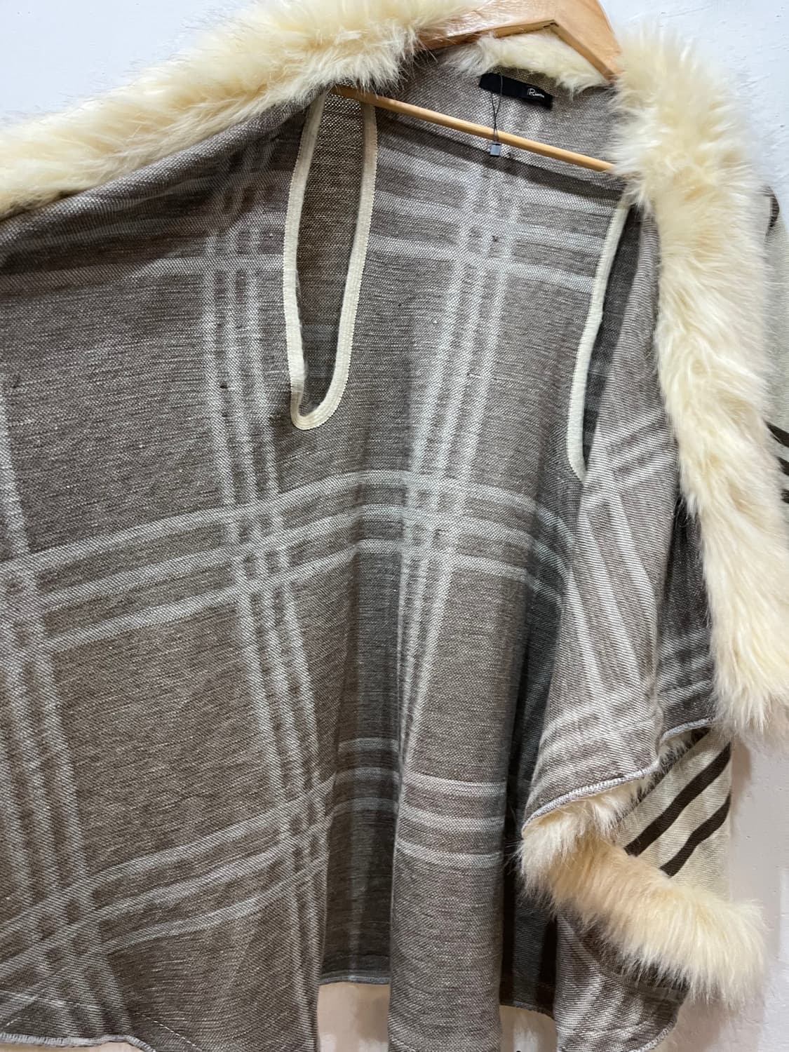 Riana JPN 퍼 트리밍 케이프 상품이미지8