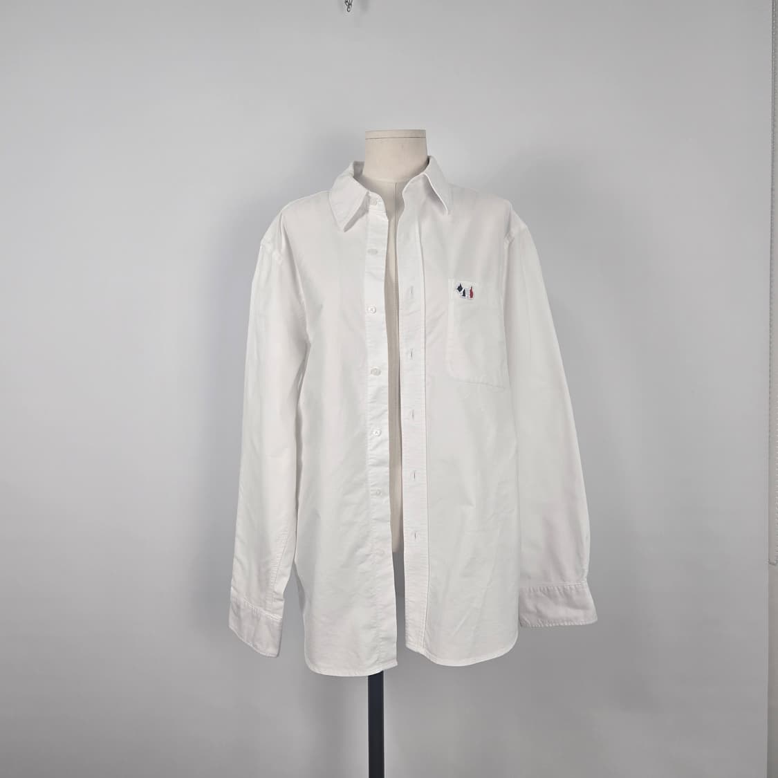 0180.아가타 화이트 스코티  자수 포인트 셔츠L 상품이미지1