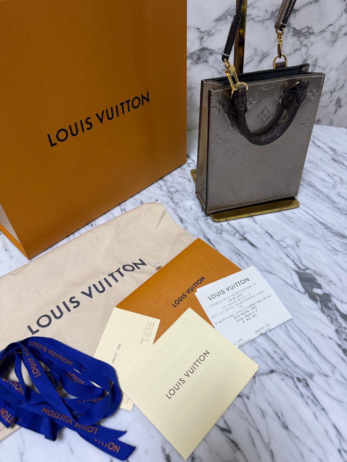 루이비통 모노그램 베르니 쁘띠 삭 플라 토트백 크로스백 상품이미지9