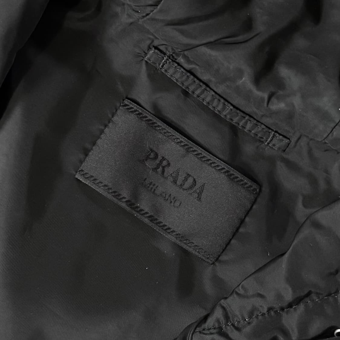 [L/당일출고]프라다 삼각로고 바람막이 상품이미지5