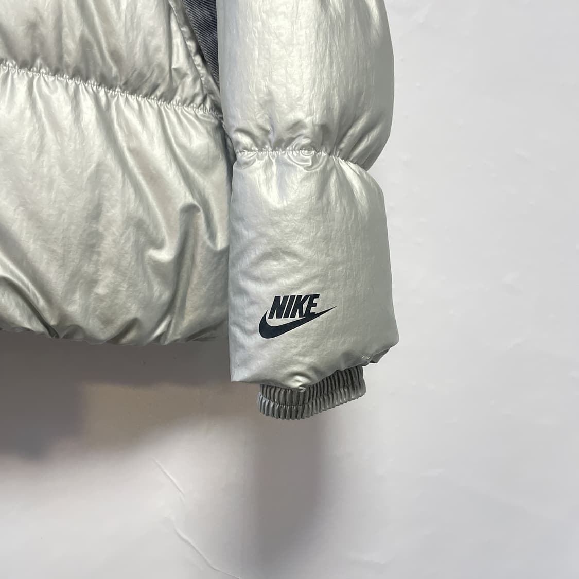나이키 다운 필후디 재킷 실버 패딩 은갈치 상품이미지3
