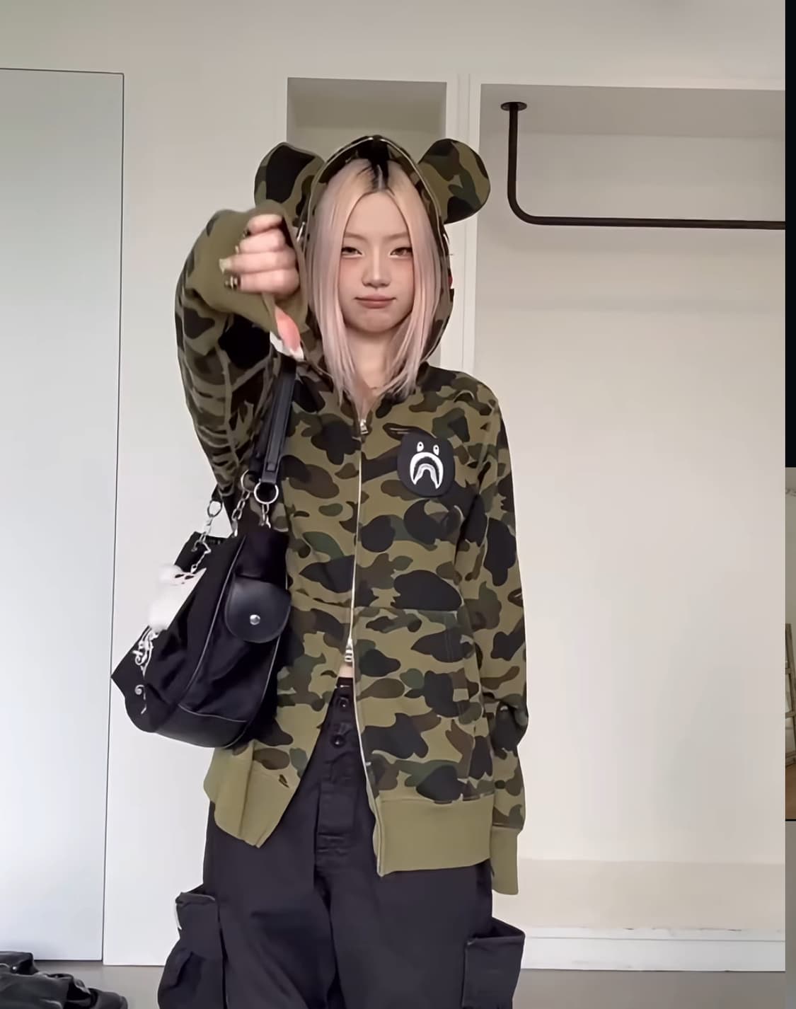 베이프녹계베어브릭후드집업 상품이미지1