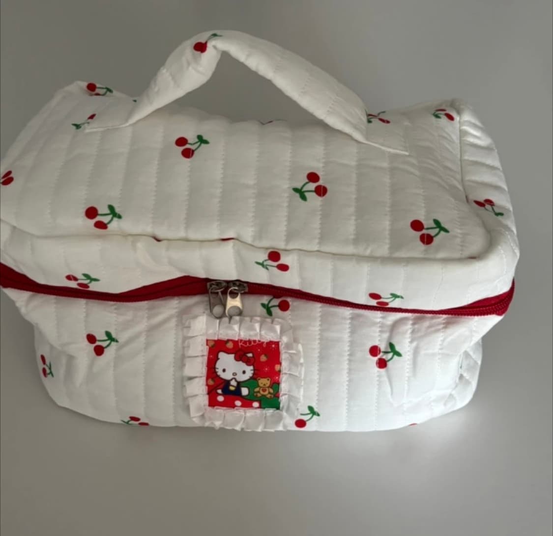 헬로키티 누빔 대용량 파우치 상품이미지1