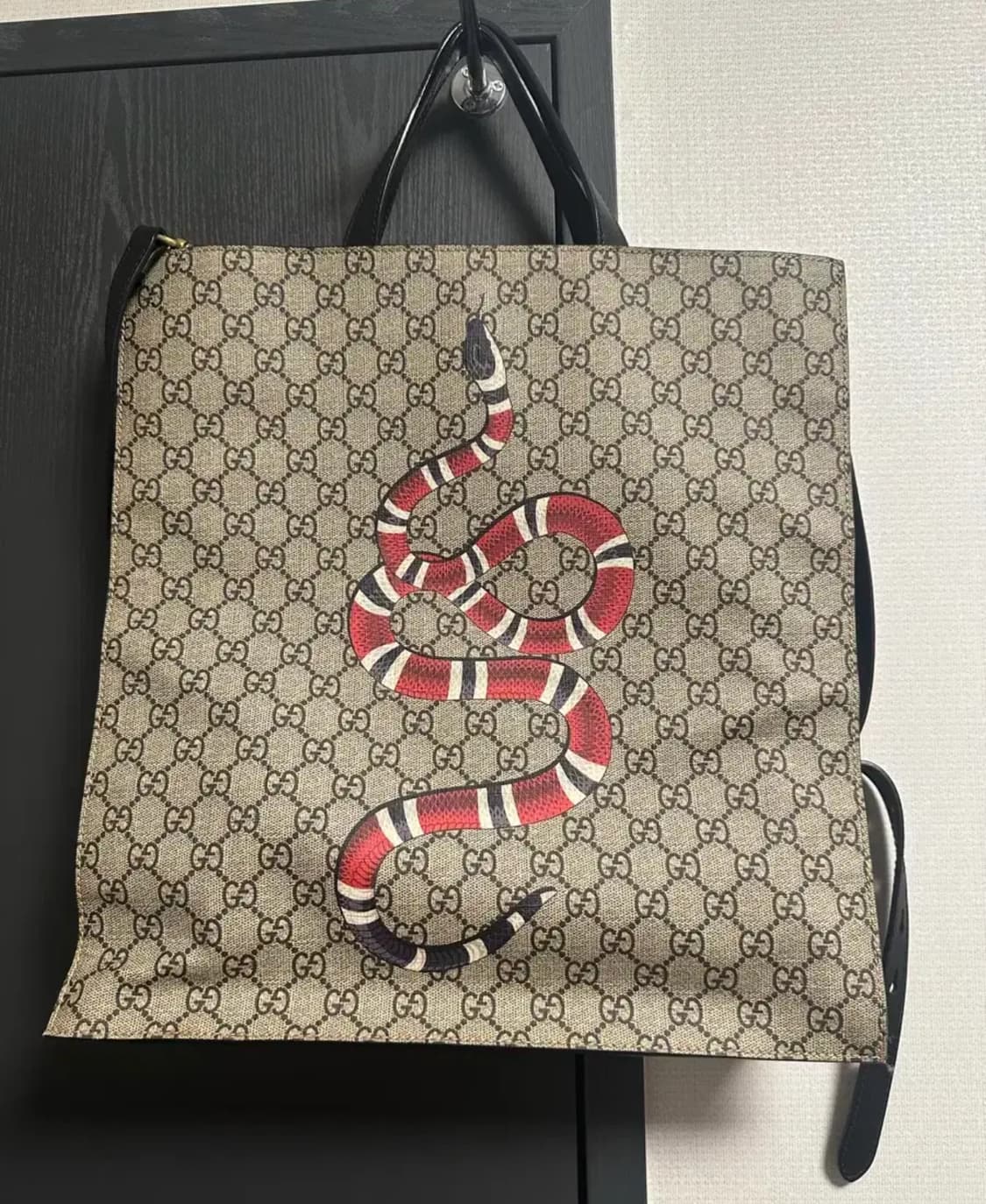 구찌스네이크토트백 상품이미지1